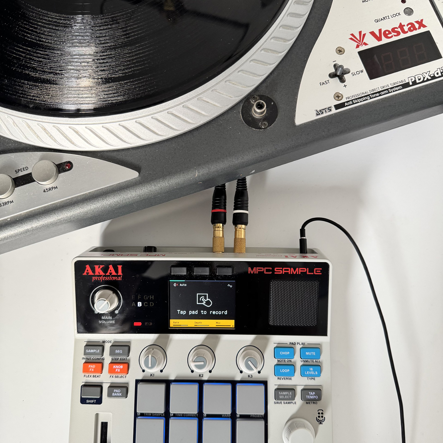 Sampling Turntable Akai Professional MPC Sample Review | Gear4music