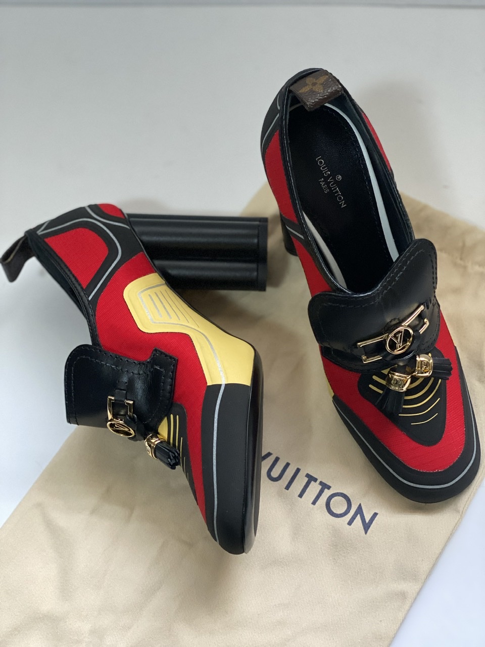 LOUIS VUITTON DRIVER MOCCASIN SHOES 38 RED PATENT LEATHER LOAFERS SHOES  ref.875184 - Joli Closet