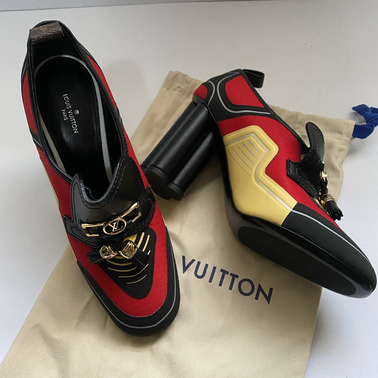 LOUIS VUITTON DRIVER MOCCASIN SHOES 38 RED PATENT LEATHER LOAFERS SHOES  ref.875184 - Joli Closet