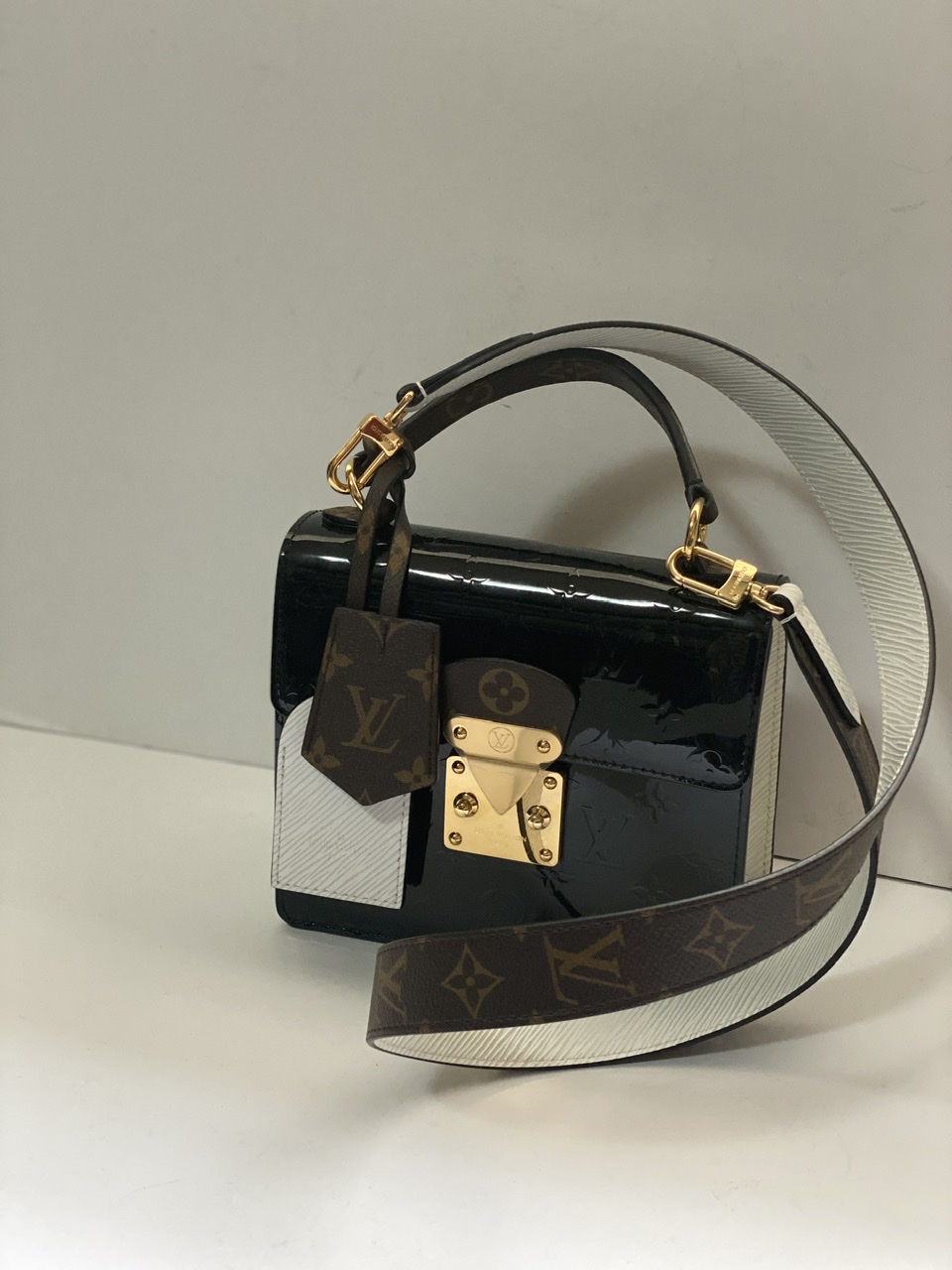 Louis Vuitton Spring Street Bag w/ Strap in Black 'Vernis' Patent Leather  ref.1028055 - Joli Closet