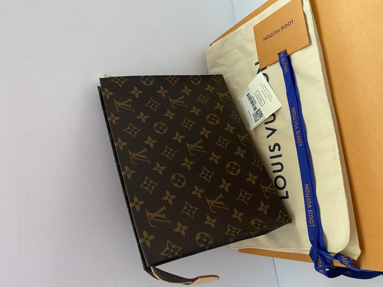 Louis Vuitton TOILETRY POUCH 26 - BrandConscious Authentics