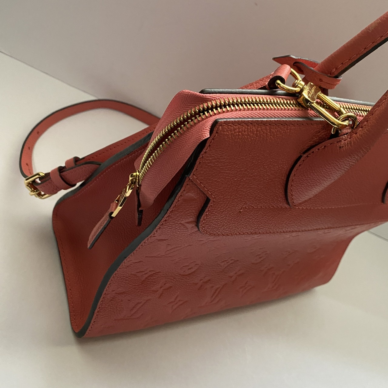 Louis Vuitton Pont Neuf Handbag 382821