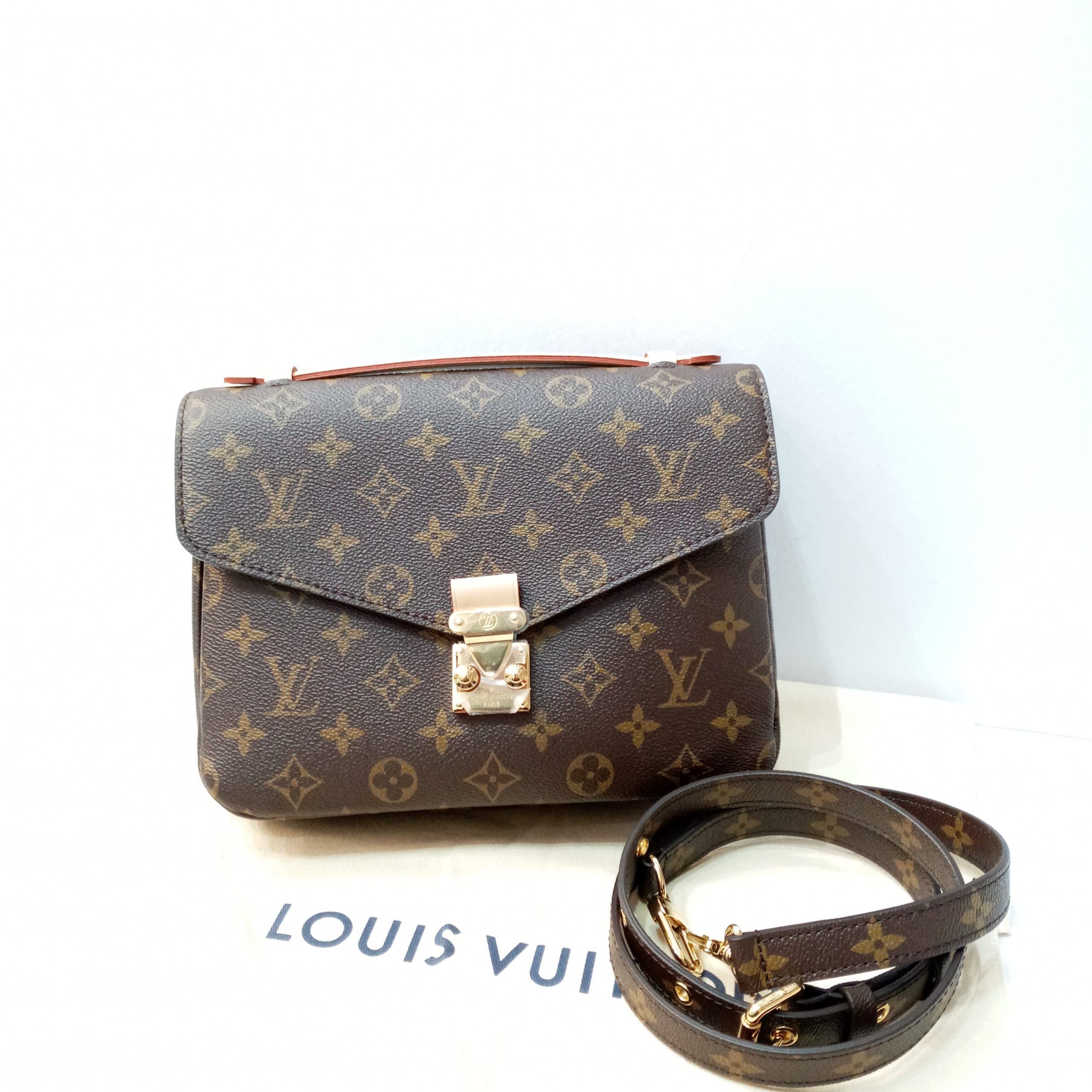 Louis Vuitton Pochette Metis Monogram Canvas Bag Purse 2020 M44875