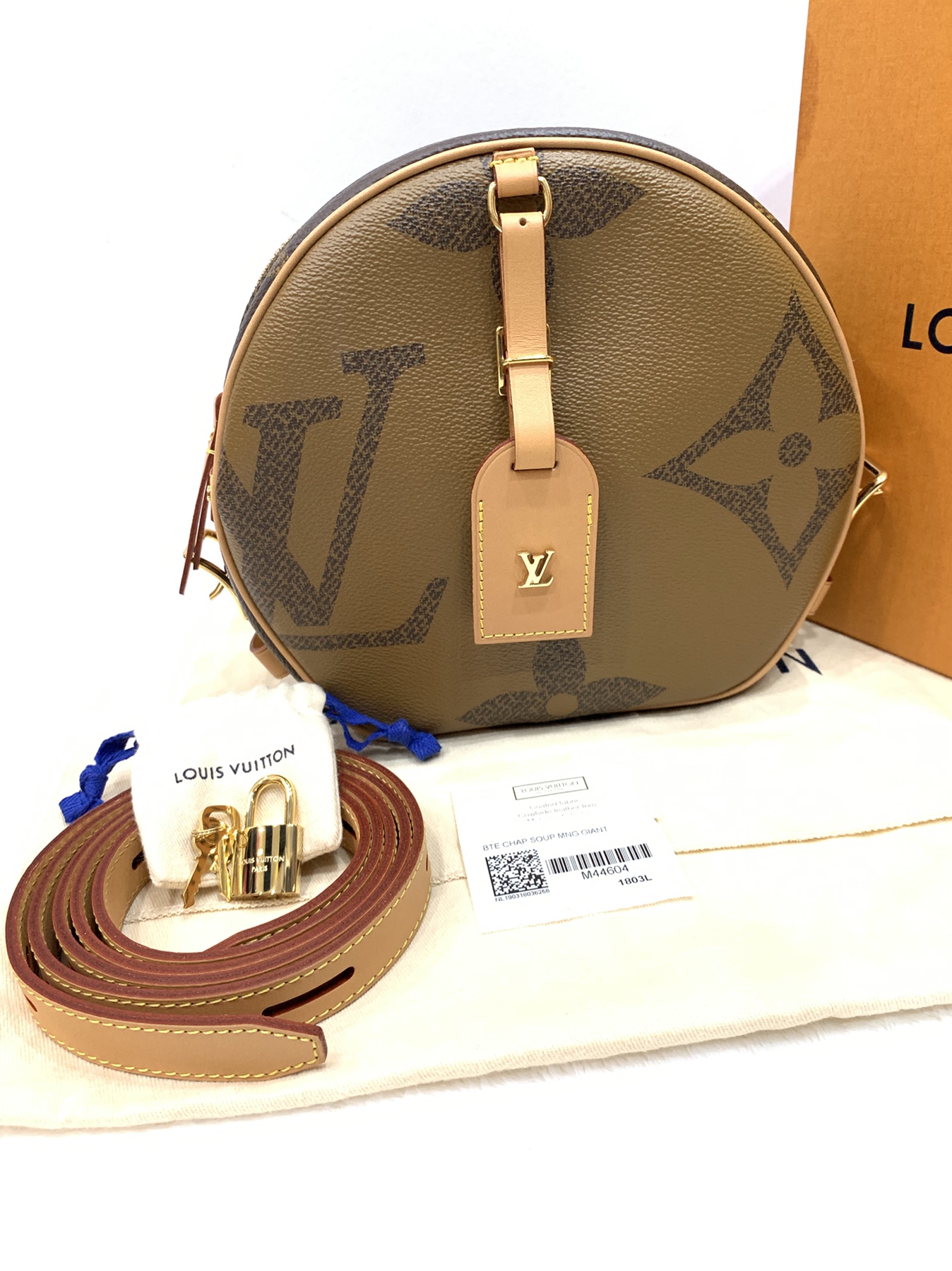 M44604 Louis Vuitton 2019 Monogram Giant Boite Chapeau Souple