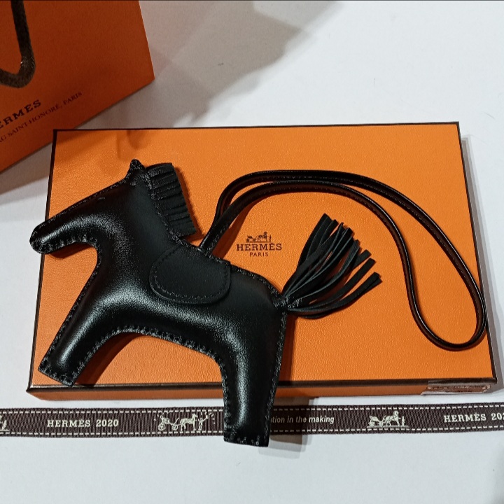 Hermes Horse Face Paddock Cheval Bag Charm Natural Sable - BrandConscious  Authentics