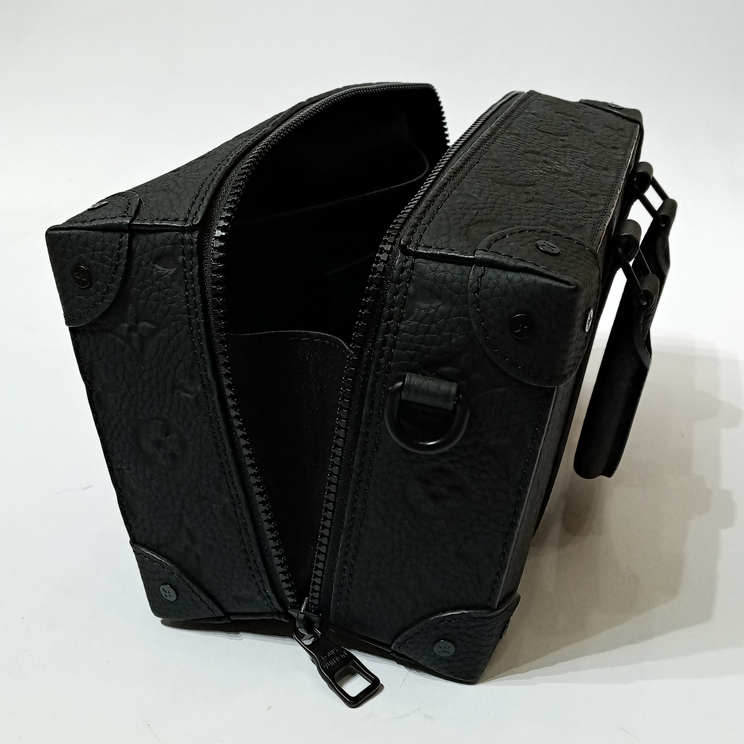 Trunk Monogram Taurillon Messenger Bag Black