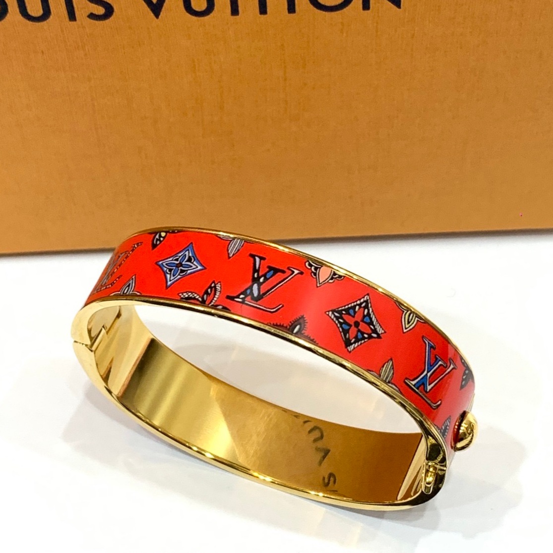 Louis Vuitton Essential V Hoop Gold Earrings - BrandConscious