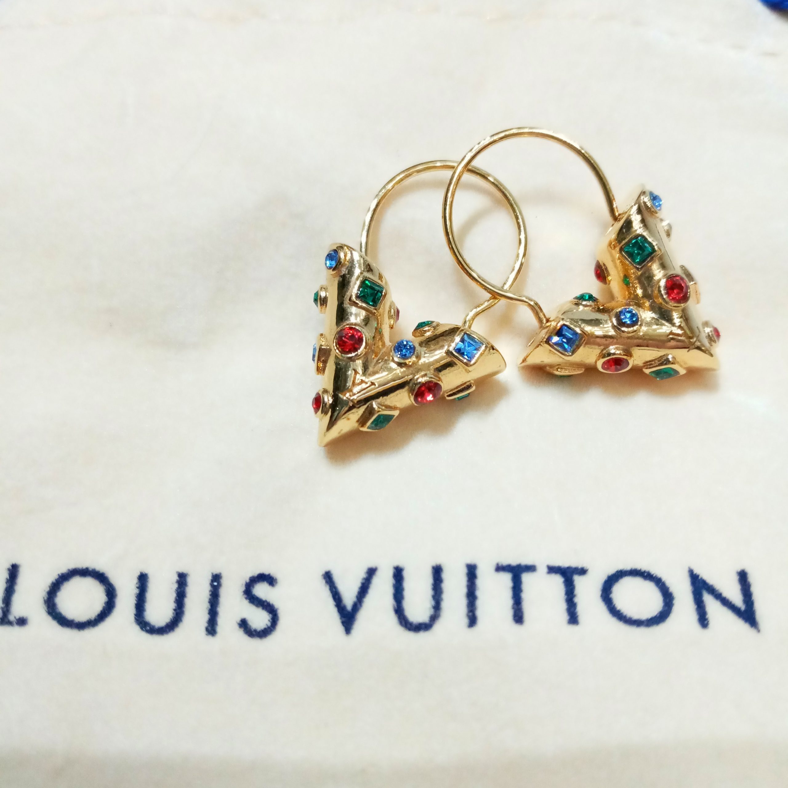 Louis Vuitton Gold Essential V Hoops Earrings – The Closet