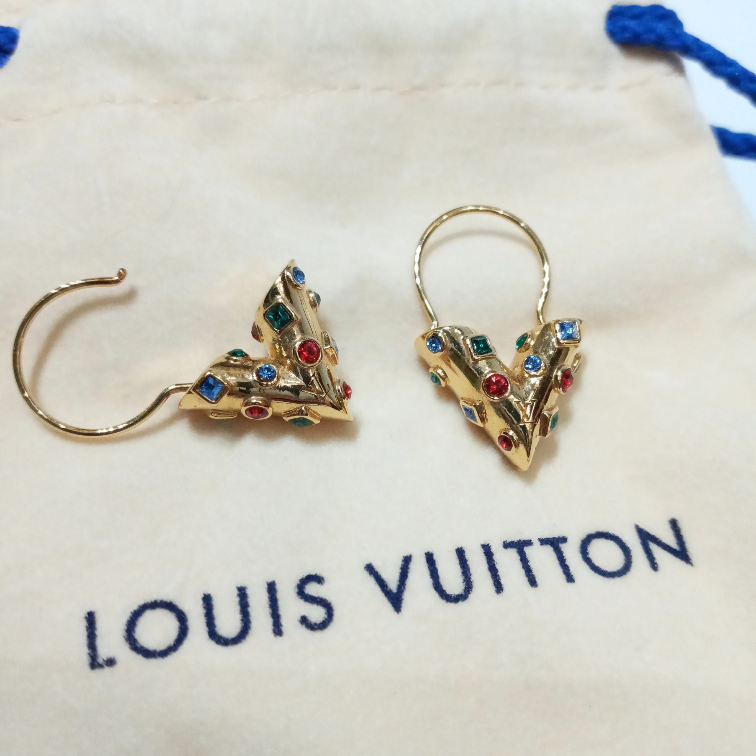 Louis Vuitton Essential V Hoop Earrings - Gold-Plated Hoop, Earrings -  LOU768993