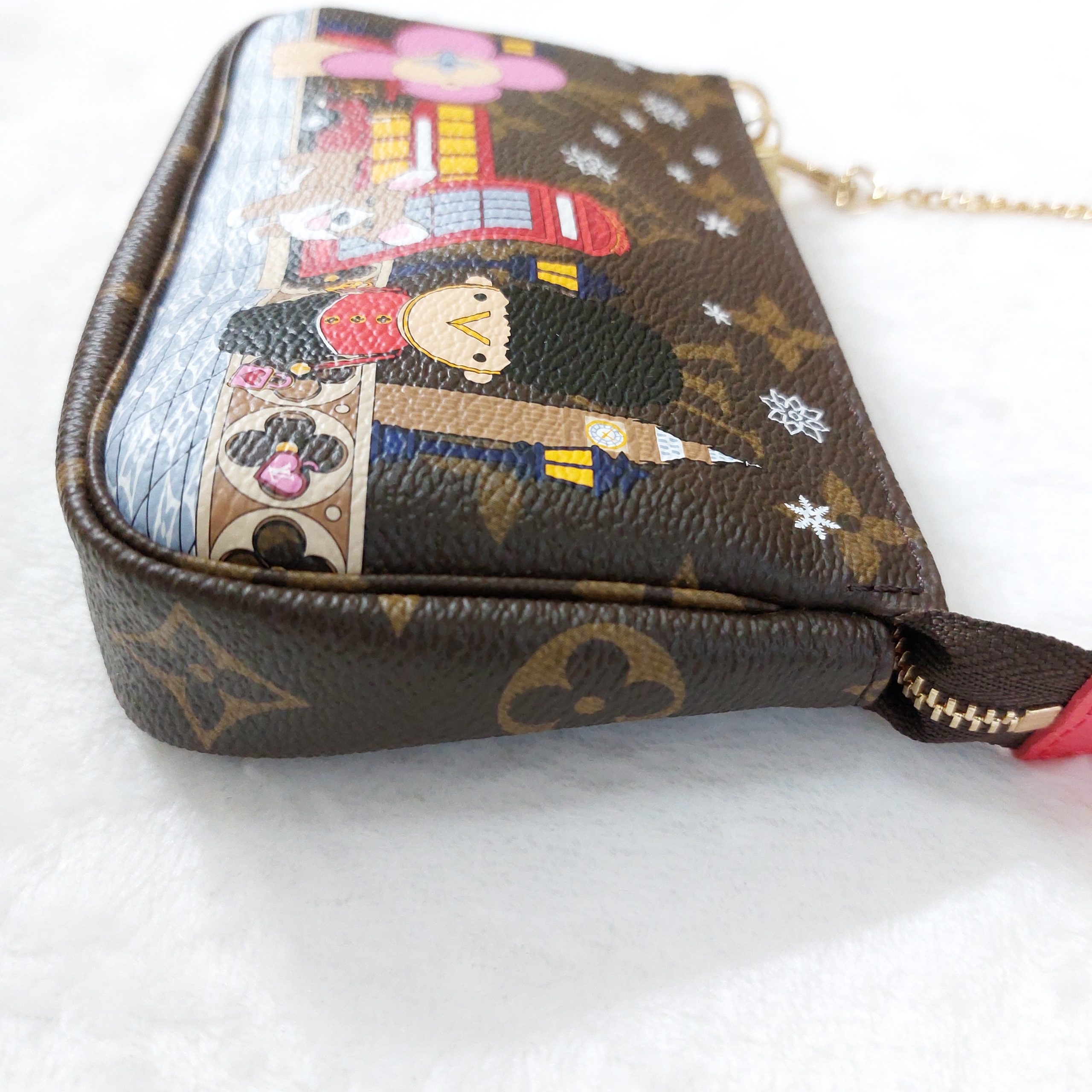 Louis Vuitton 2018 Christmas Animation Monogram Mini Pochette Accessories -  Brown Mini Bags, Handbags - LOU295385