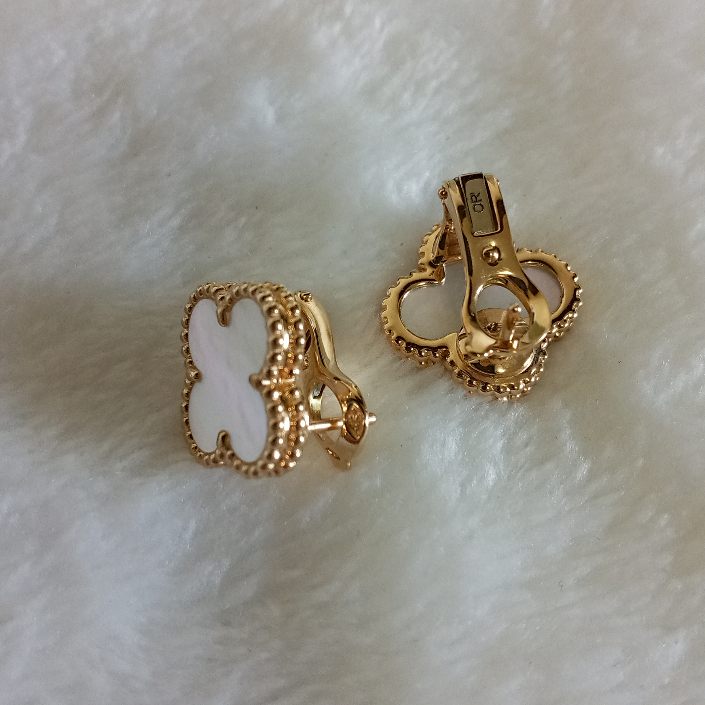 Vouwen achter Het is goedkoop Van Cleef Arpels Inspired Earrings Alhambra Black Clover And Gold |  islamiyyat.com