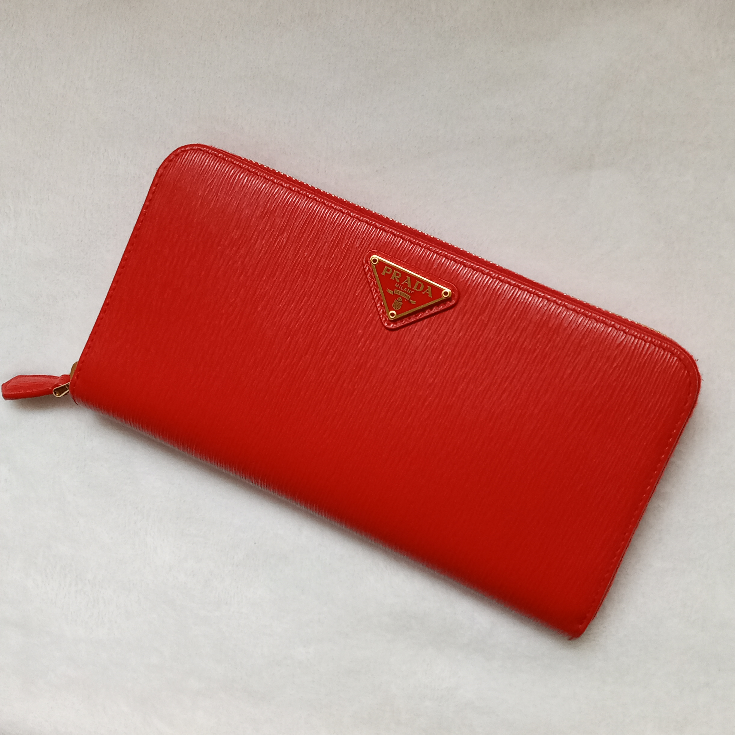 Prada 1ML506 Vitello Move Lacca 1 Zippy Long Wallet - BrandConscious  Authentics