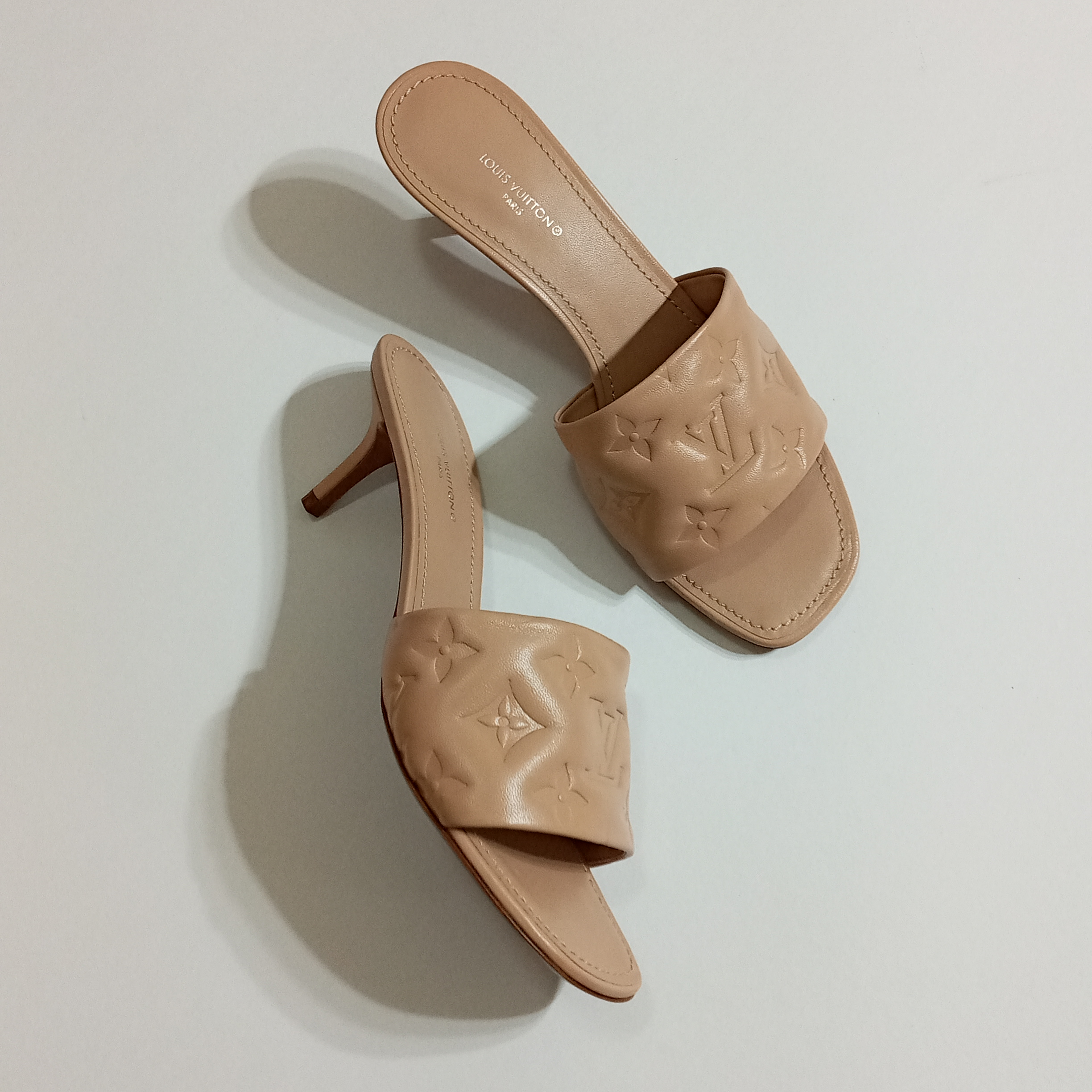 Louis Vuitton Shake Platform Sandal Nude. Size 39.5