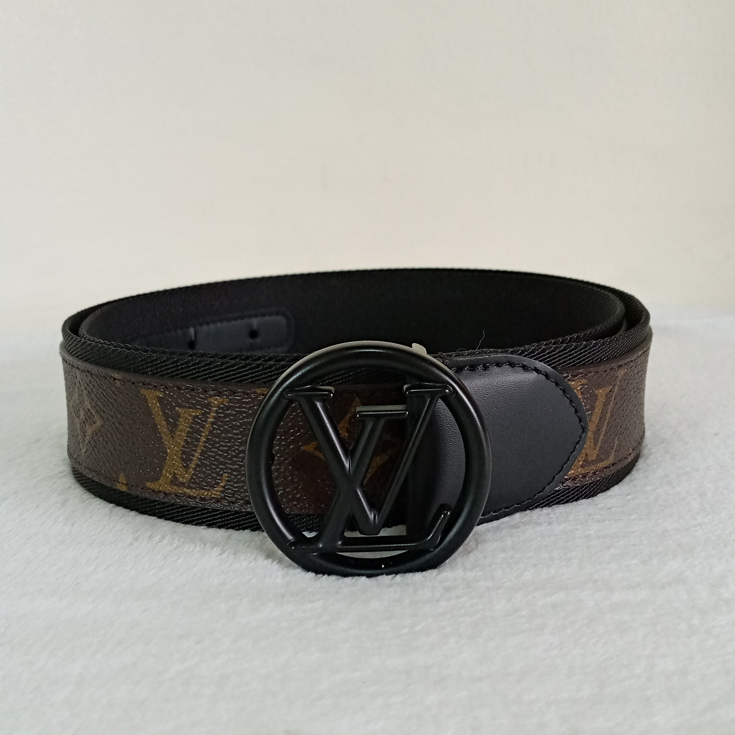 Louis Vuitton MTUMBA OG Available size ——- 43 call 0657406354 wsp