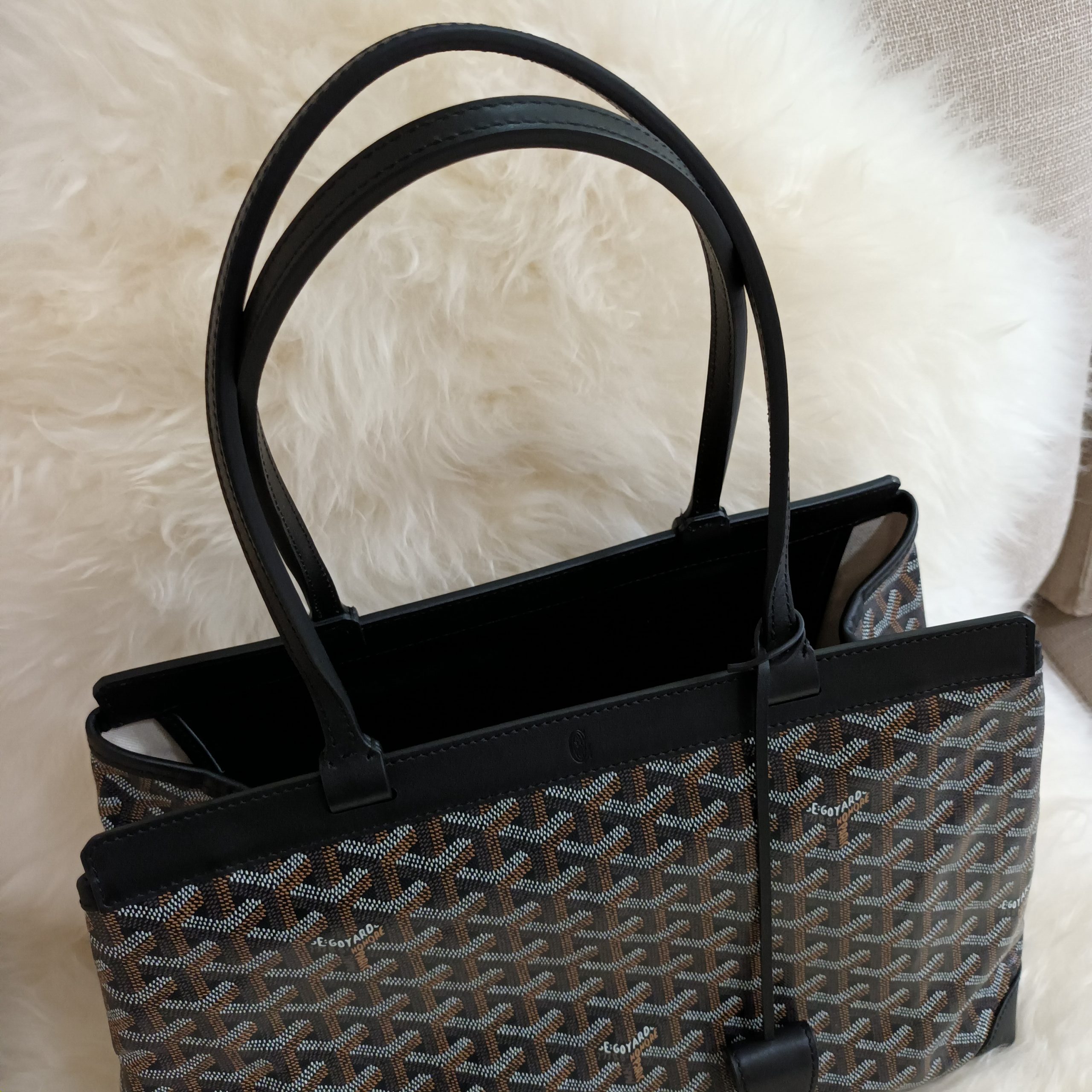 Goyard Black Bellechasse PM Review: Wear & Tear and Strap Replacement —  Girls' Guide to Glitz