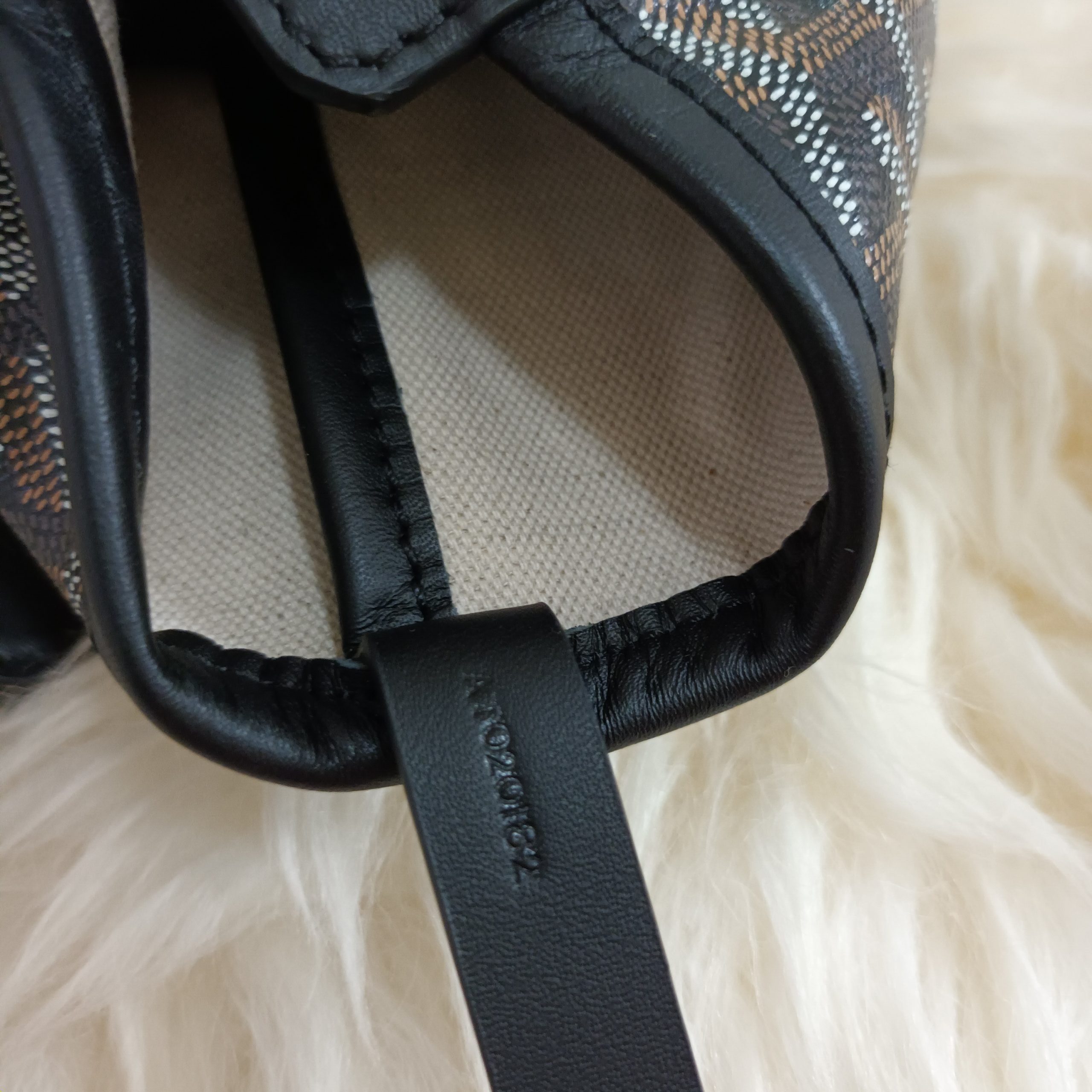 Goyard Black Bellechasse PM Review: Wear & Tear and Strap Replacement —  Girls' Guide to Glitz