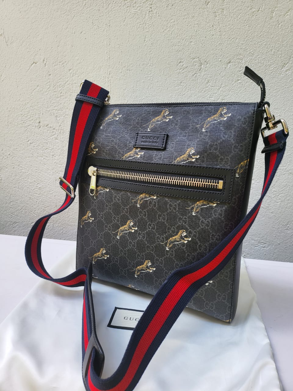 gucci messenger bag tiger