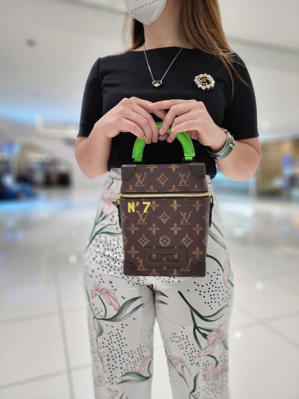 louis vuitton monogram casual style bag with branded box