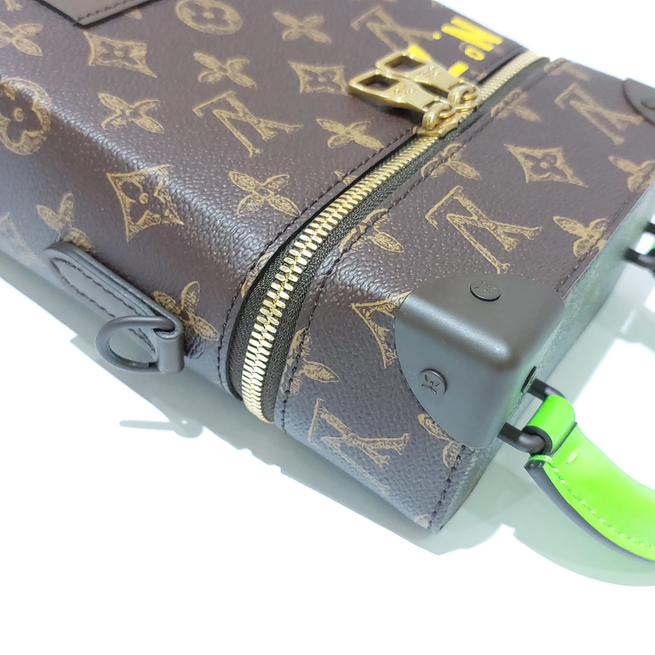 Bolsa Louis Vuitton Vertical Box Trunk Canvas Monogram - LLebu: A melhor  experiência de Luxo online do mundo!