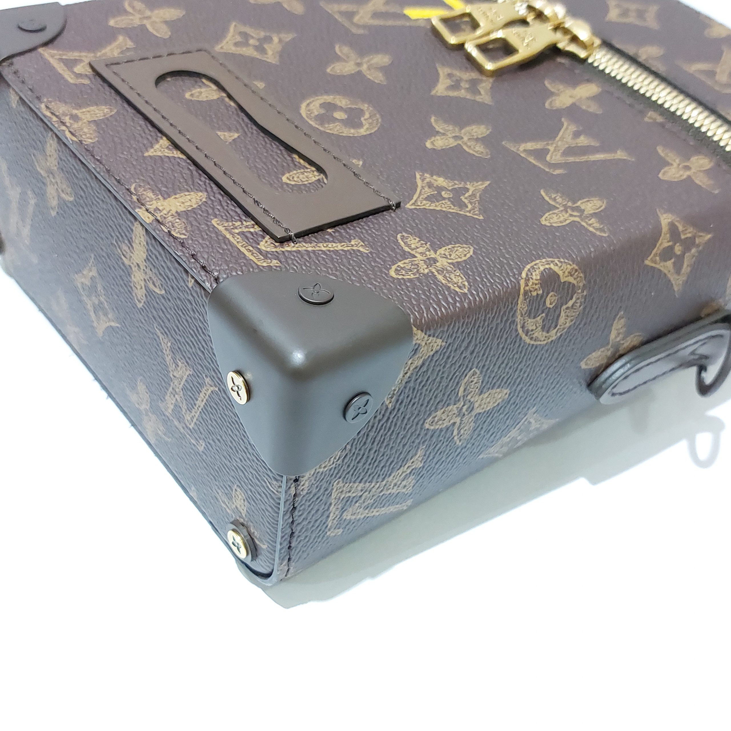 Tall & Sleek, Check Out Louis Vuitton's New Vertical Box Trunk -  BAGAHOLICBOY