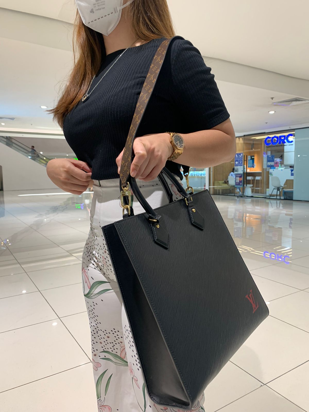 lv on the go pm black