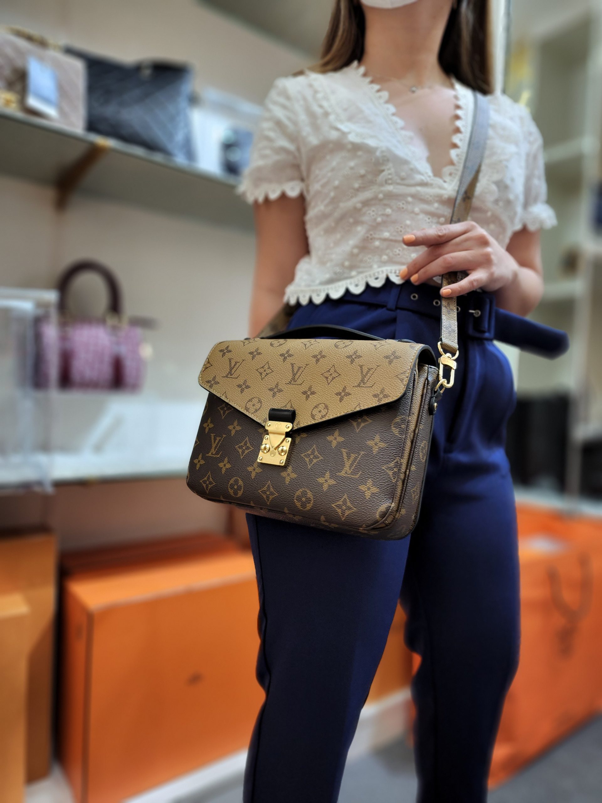 Louis Vuitton - Pochette Metis Monogram Reverse Canvas