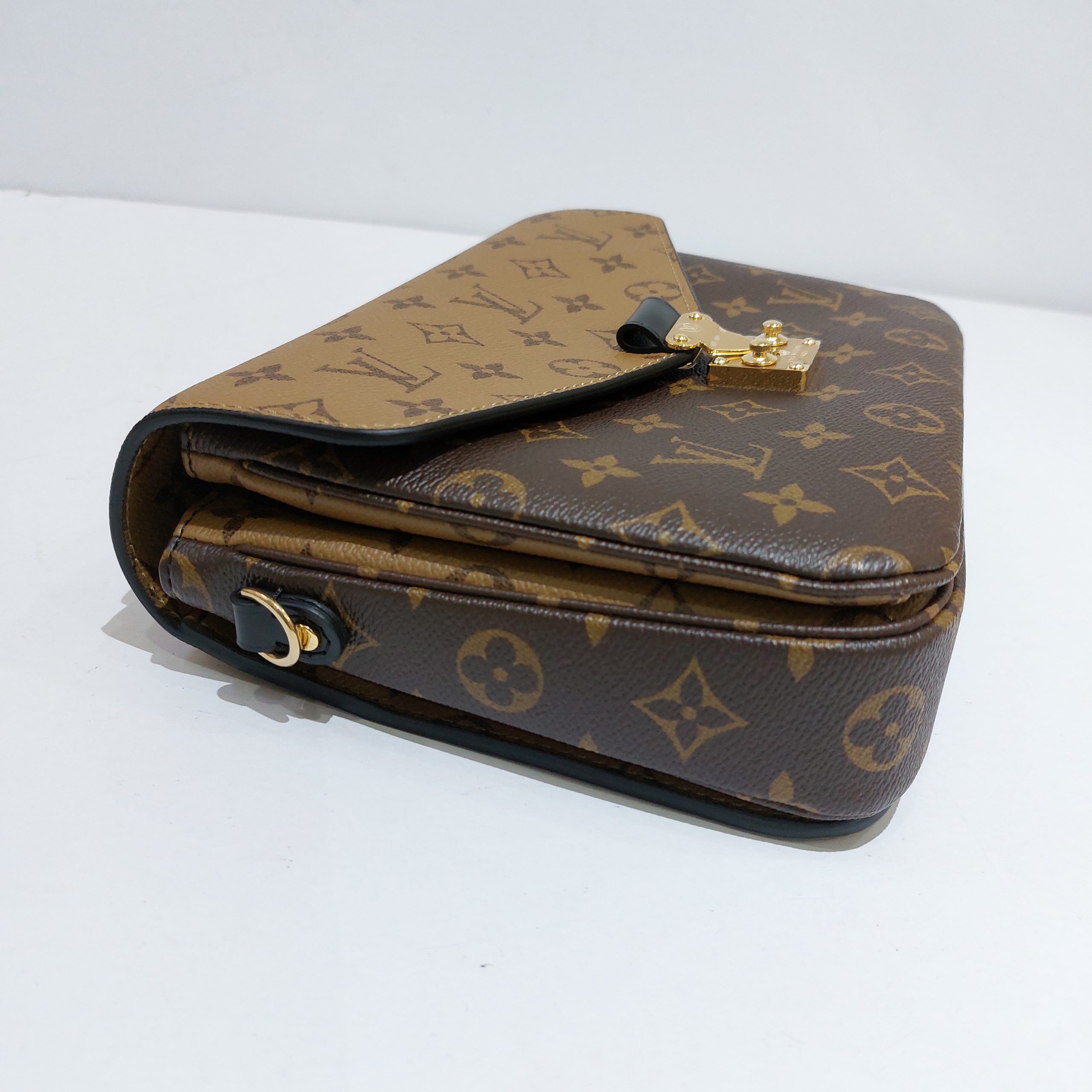 Louis Vuitton Pochette Metis Monogram Reverse Canvas Brown - NOBLEMARS