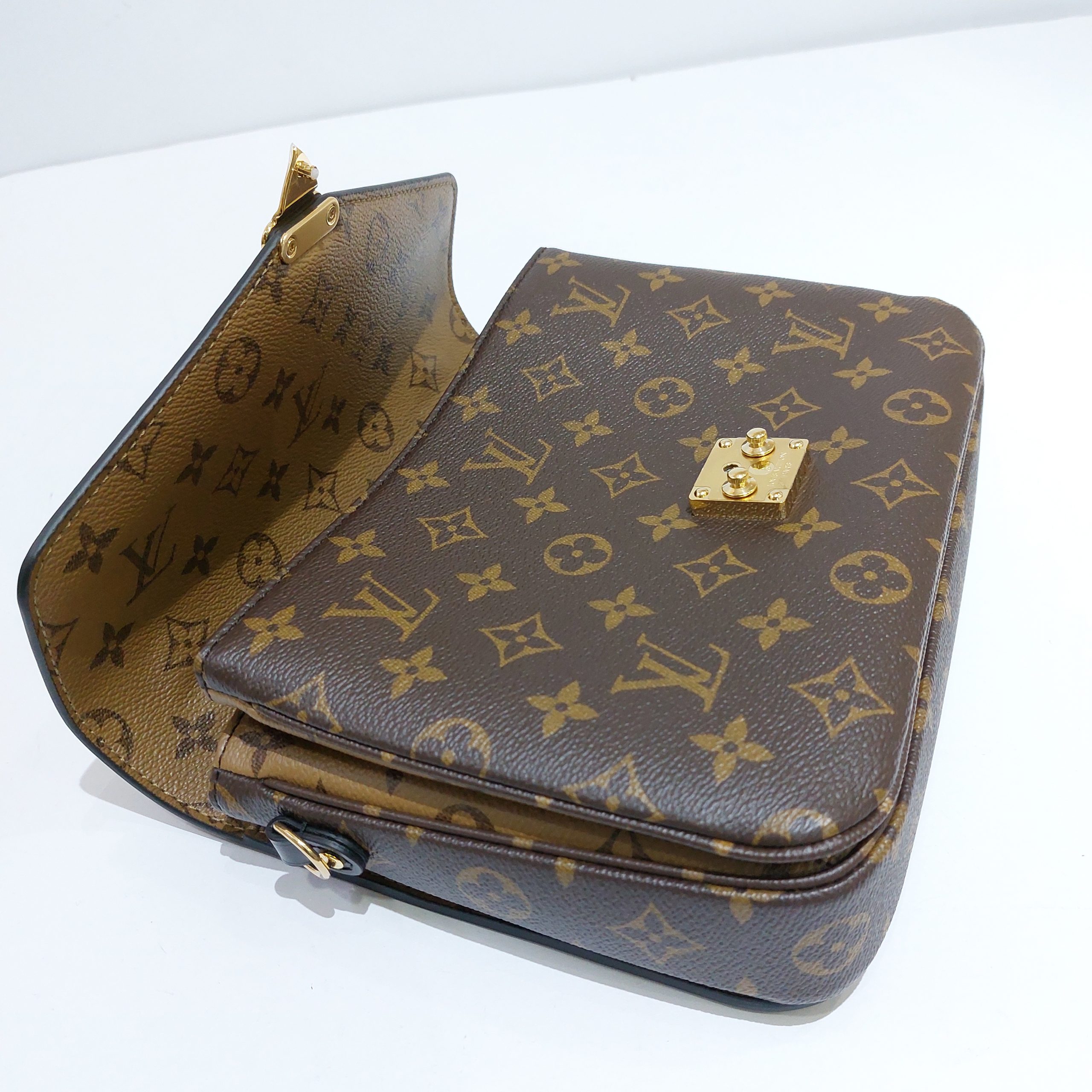 Louis Vuitton Pochette Métis Monogram Reverse Canvas BNEW