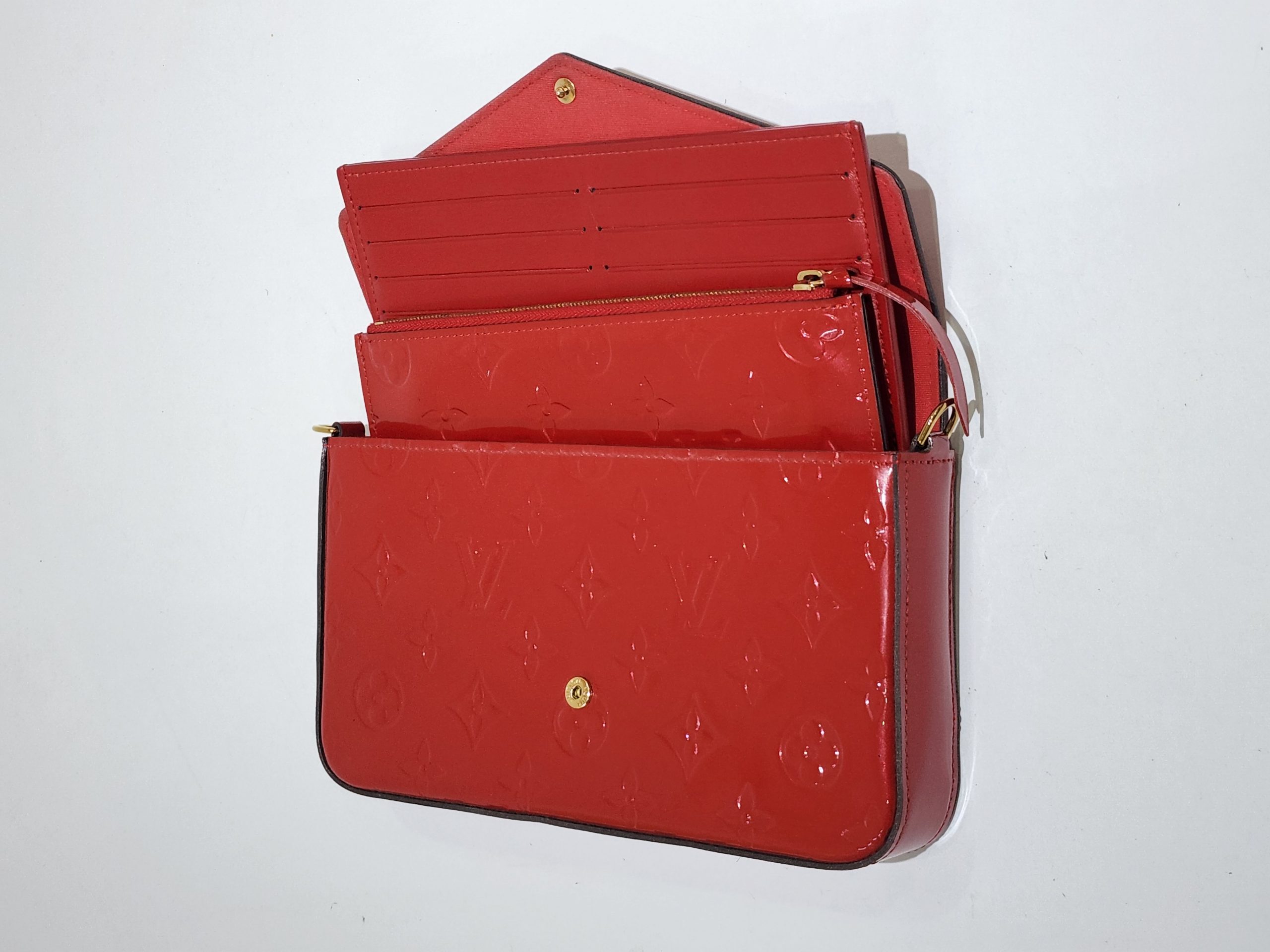 Louis Vuitton Red Monogram Vernis Pochette Felicie Leather Patent leather  ref.976292 - Joli Closet