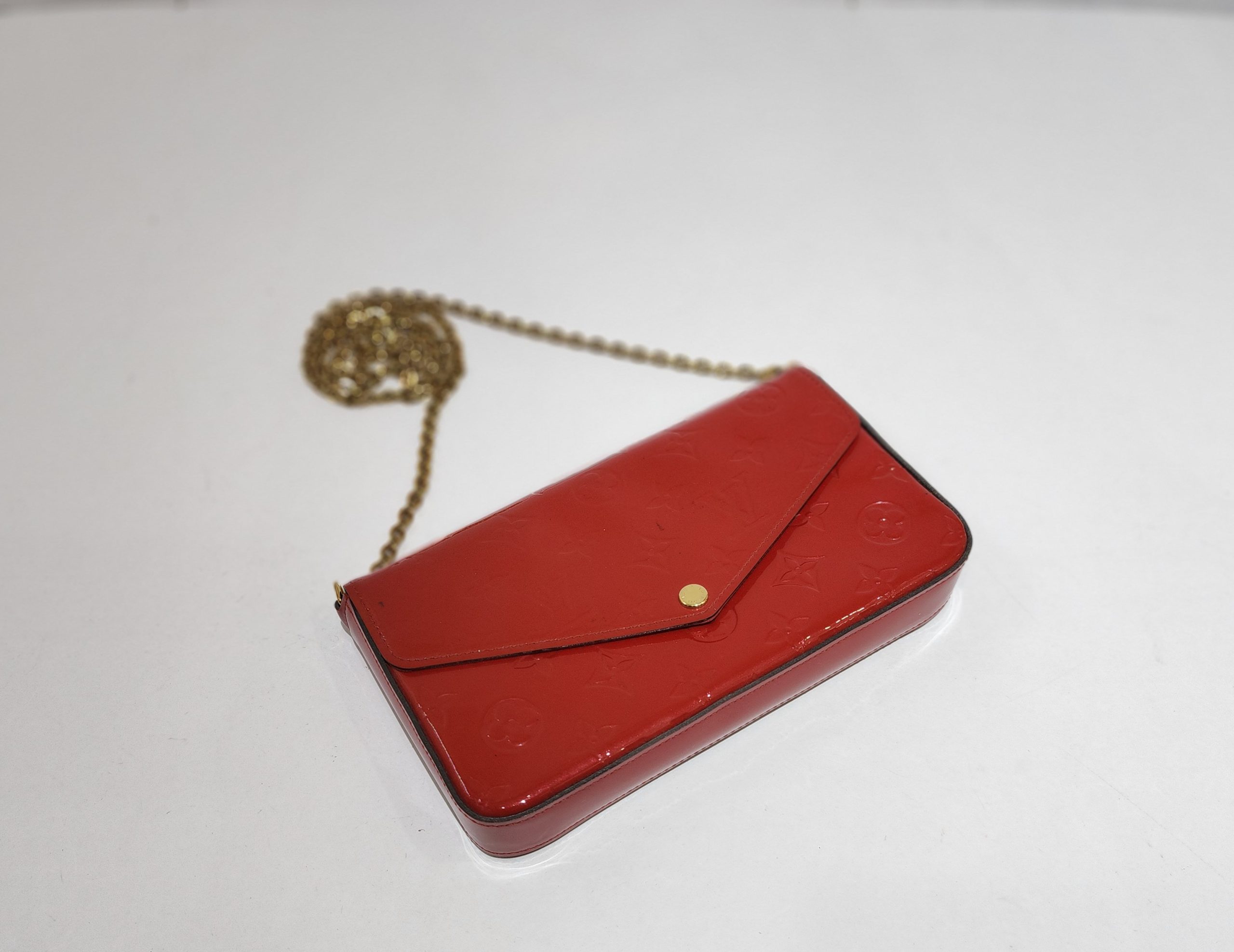 Louis Vuitton Red Monogram Vernis Pochette Felicie Leather Patent leather  ref.976292 - Joli Closet