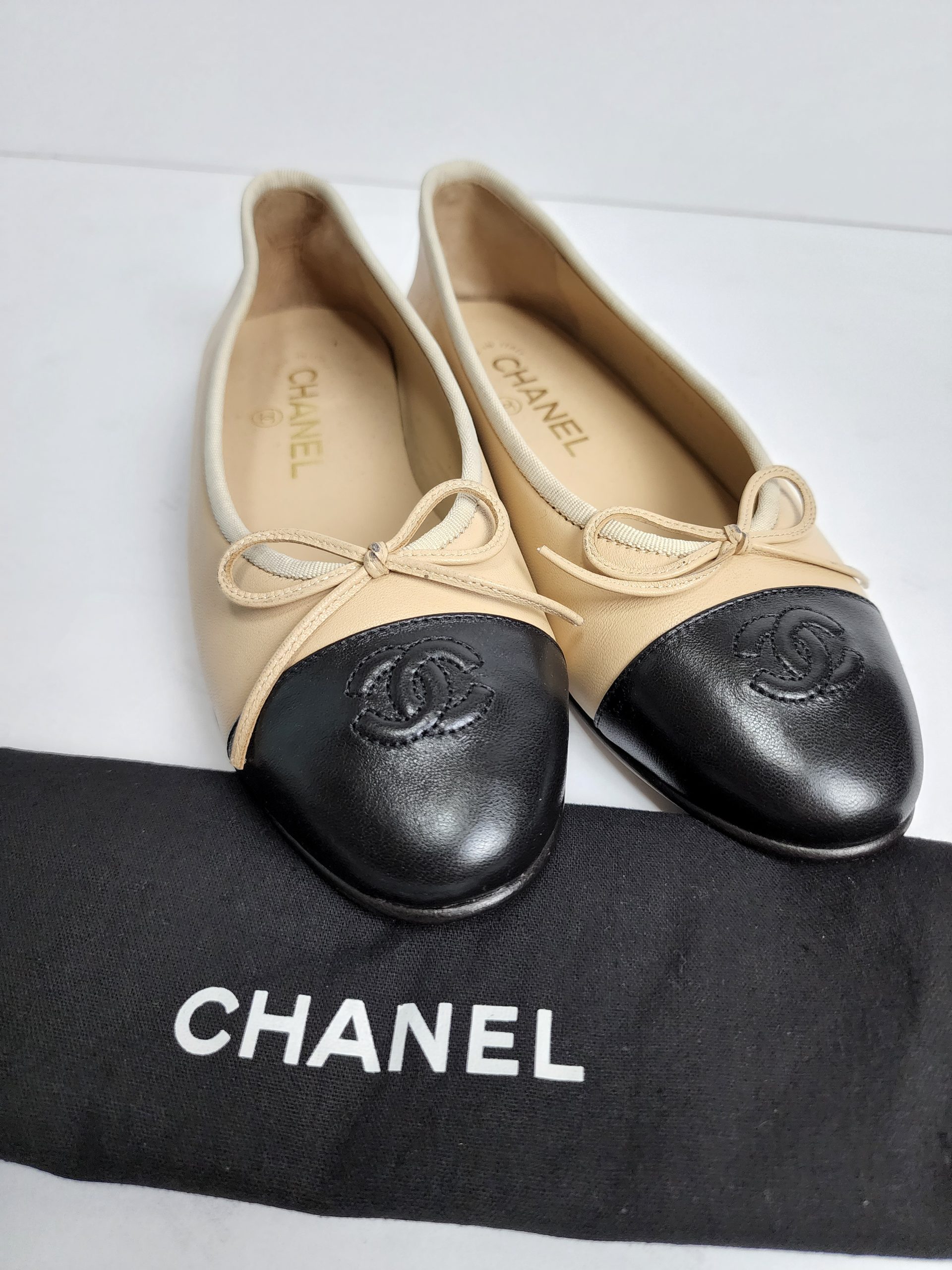 Chanel Ballerina Flats Beige Black Size 37 1/2 - BrandConscious Authentics