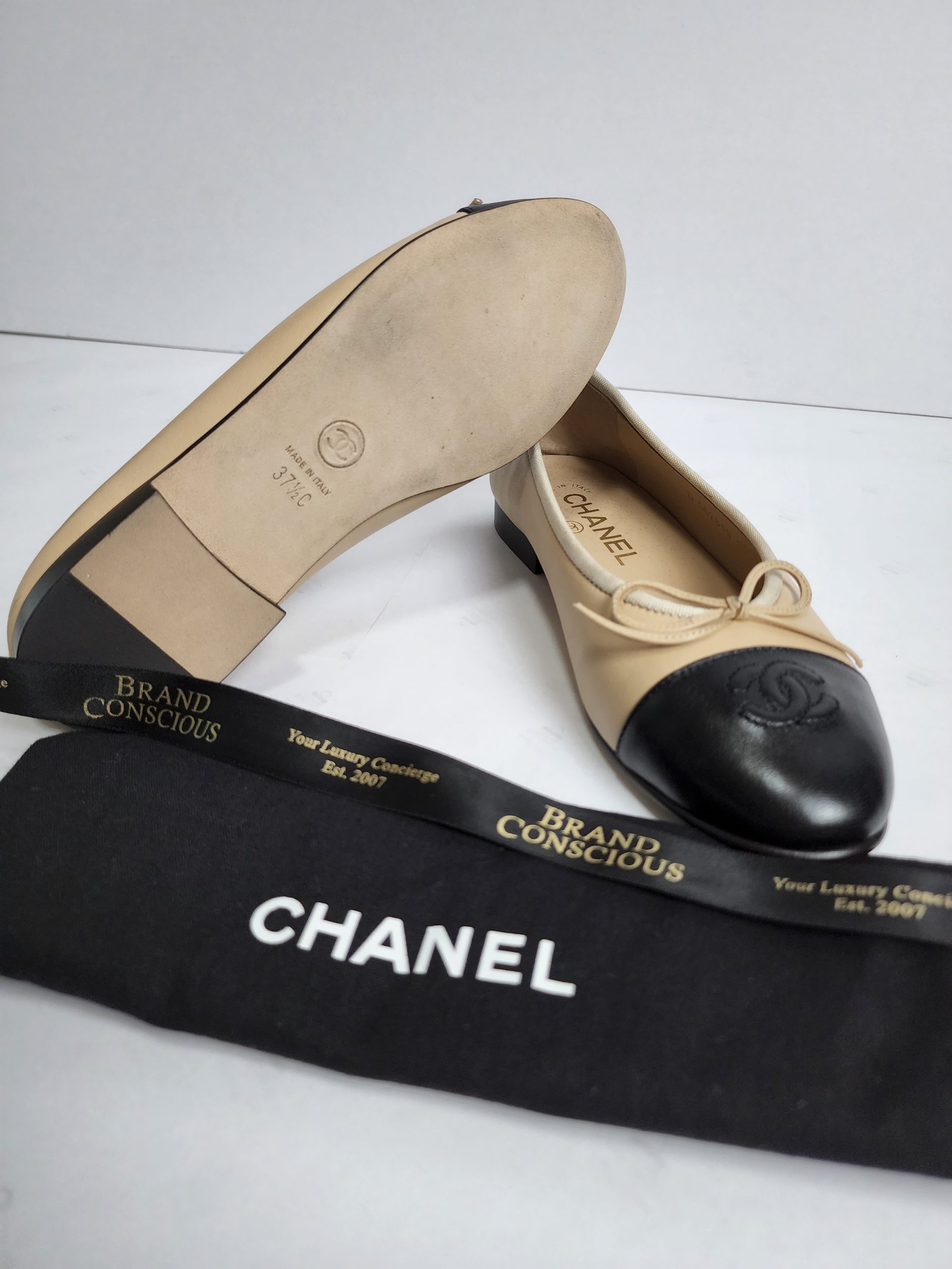 Chanel Beige & Black Ballerinas Chanel, Beige, Black 2000000040608