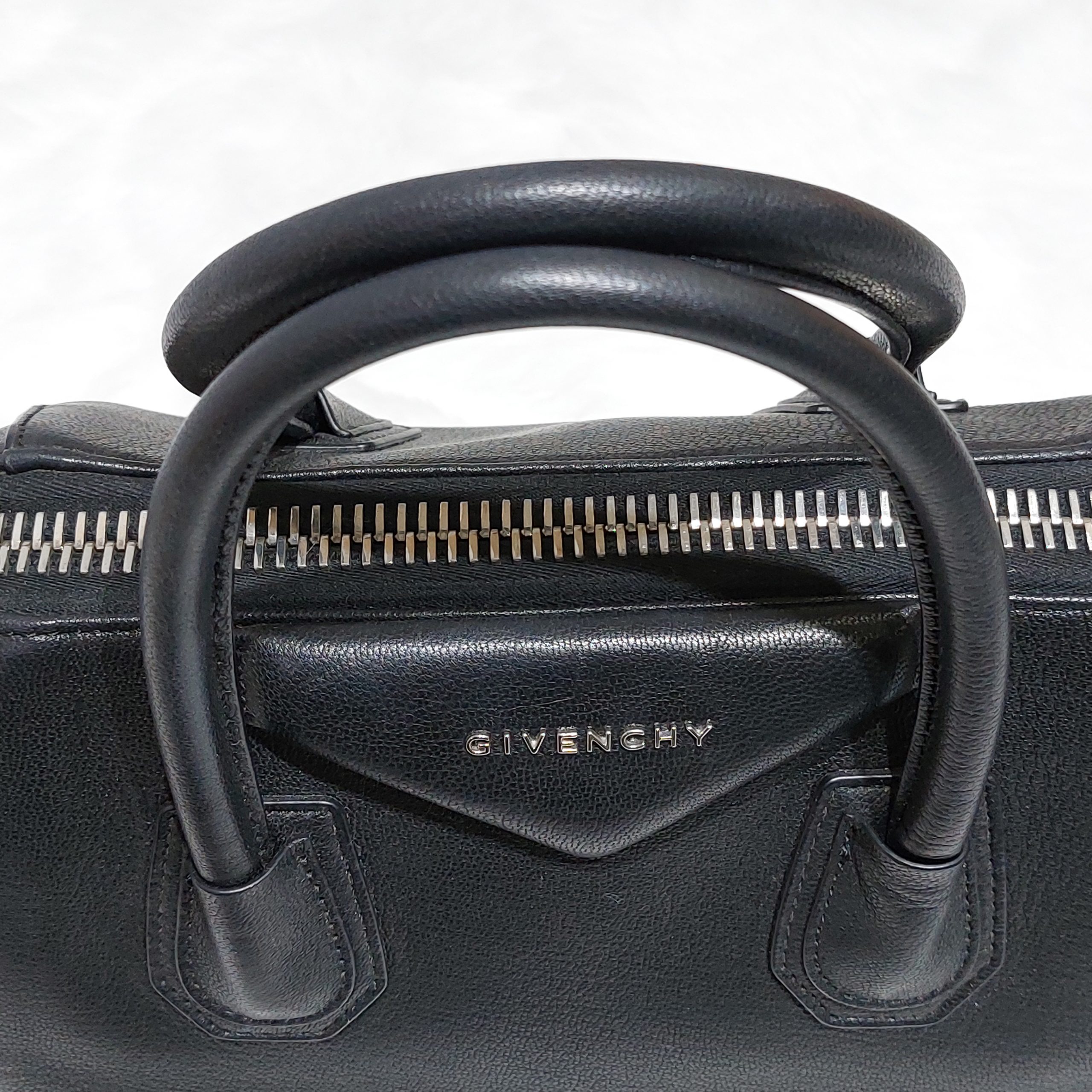 GIVENCHY Antigona Small Goatskin Leather Shoulder Bag Black