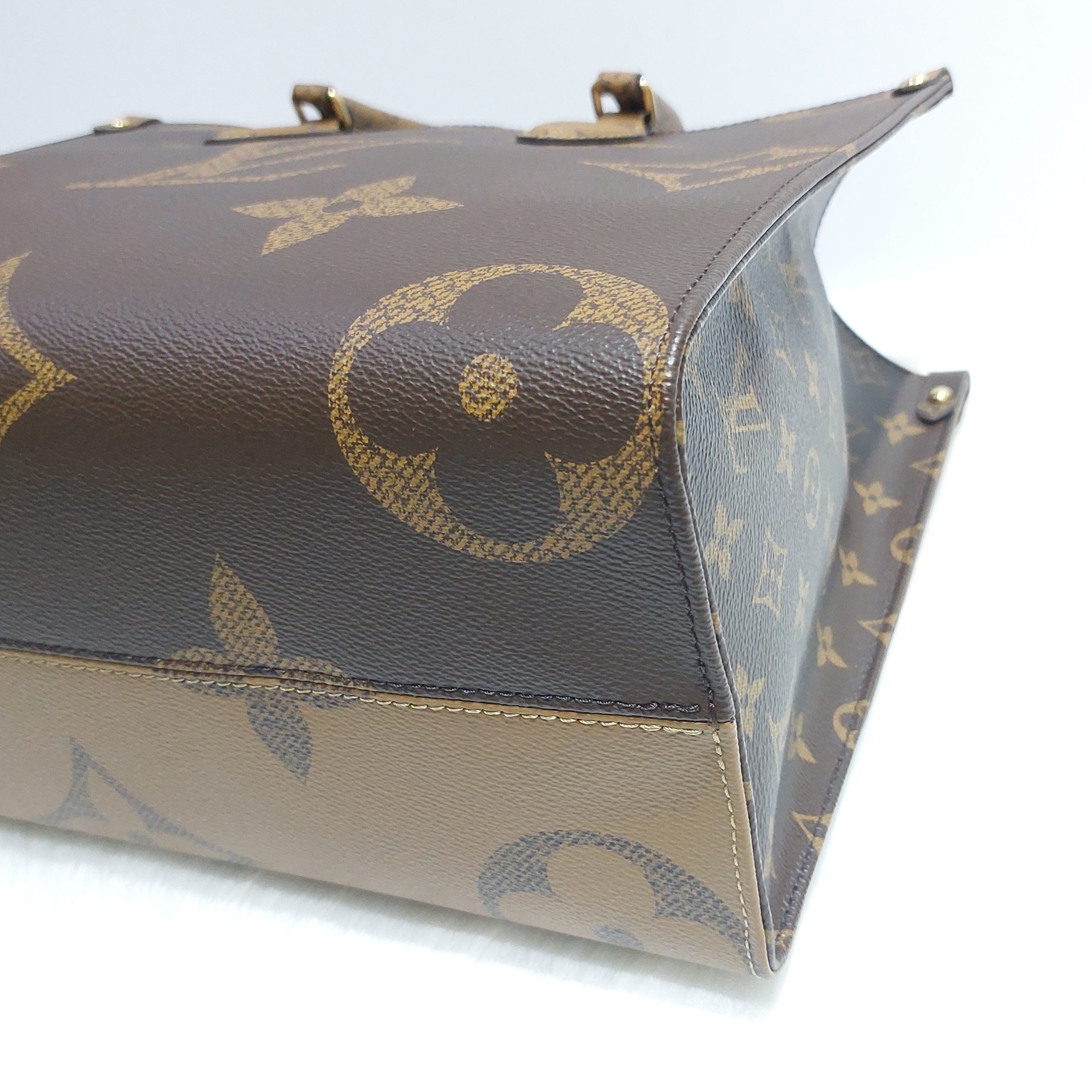 Louis Vuitton Reverse Monogram Canvas Gaint OntheGo MM Bag – Luxe