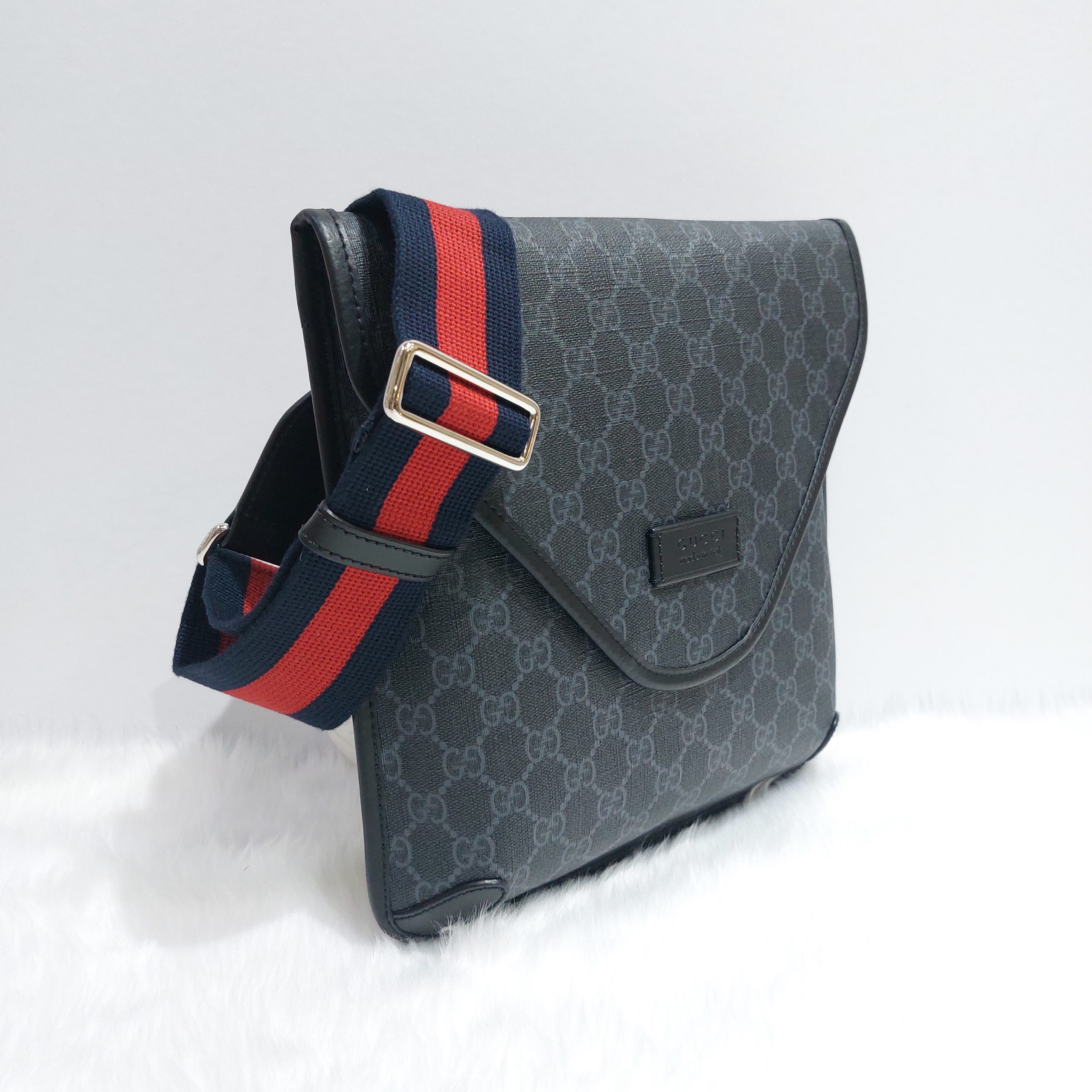 GUCCI GG Supreme Monogram Web Flat Messenger Bag Black Grey 1242812