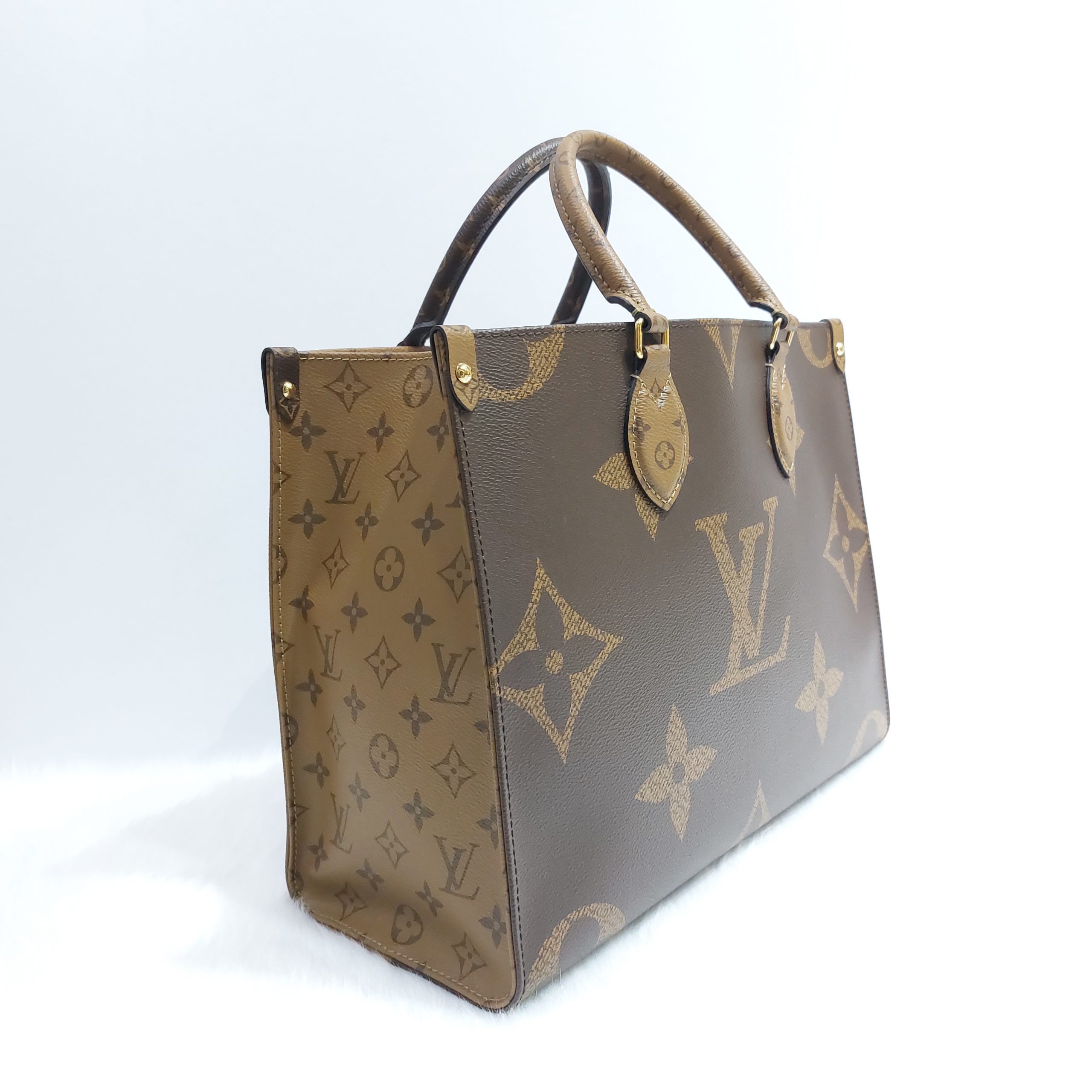 Louis Vuitton Reverse Monogram Canvas Gaint OntheGo MM Bag – Luxe