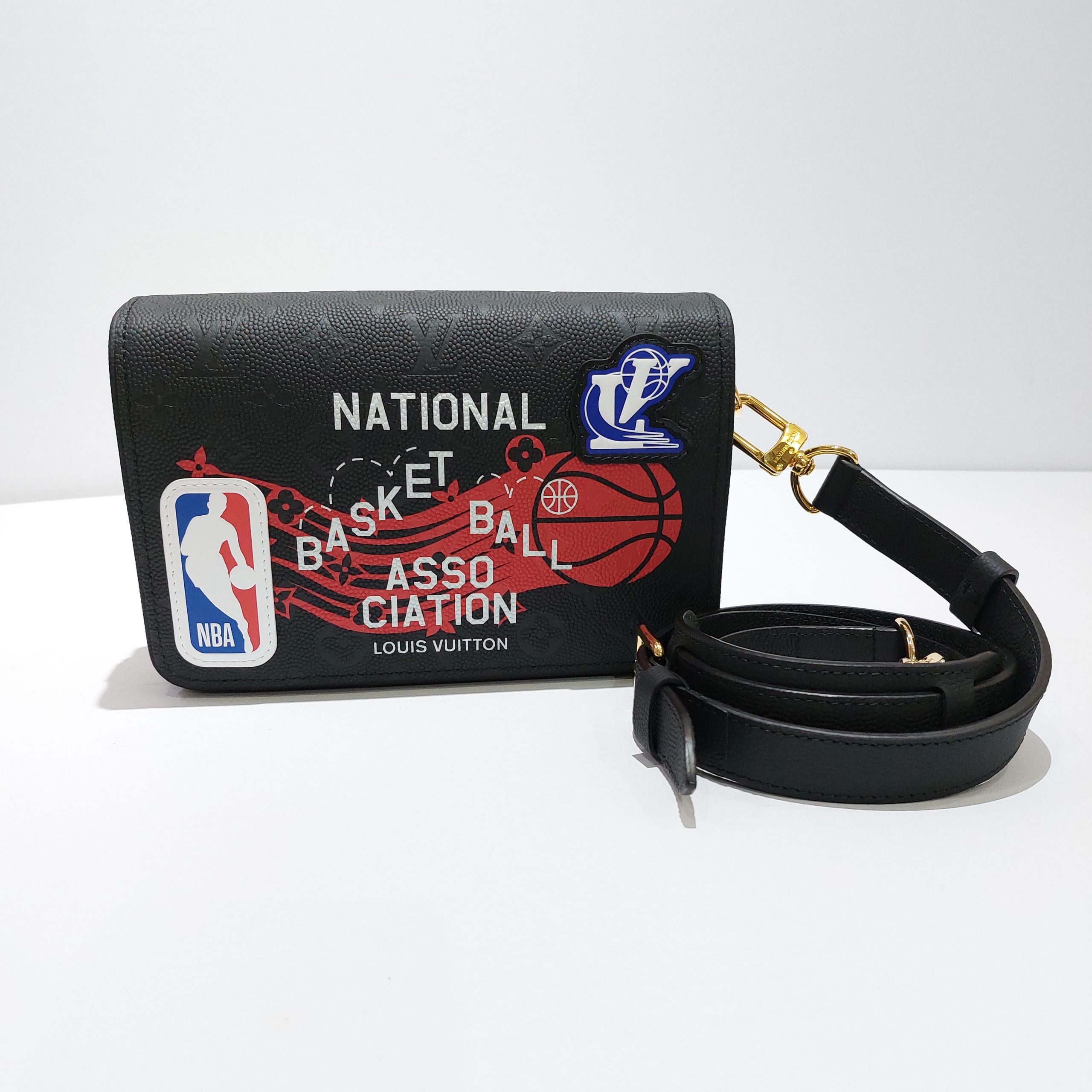 LVxNBA Nil Messenger Bag – Marc Gebauer Lifestyle GmbH