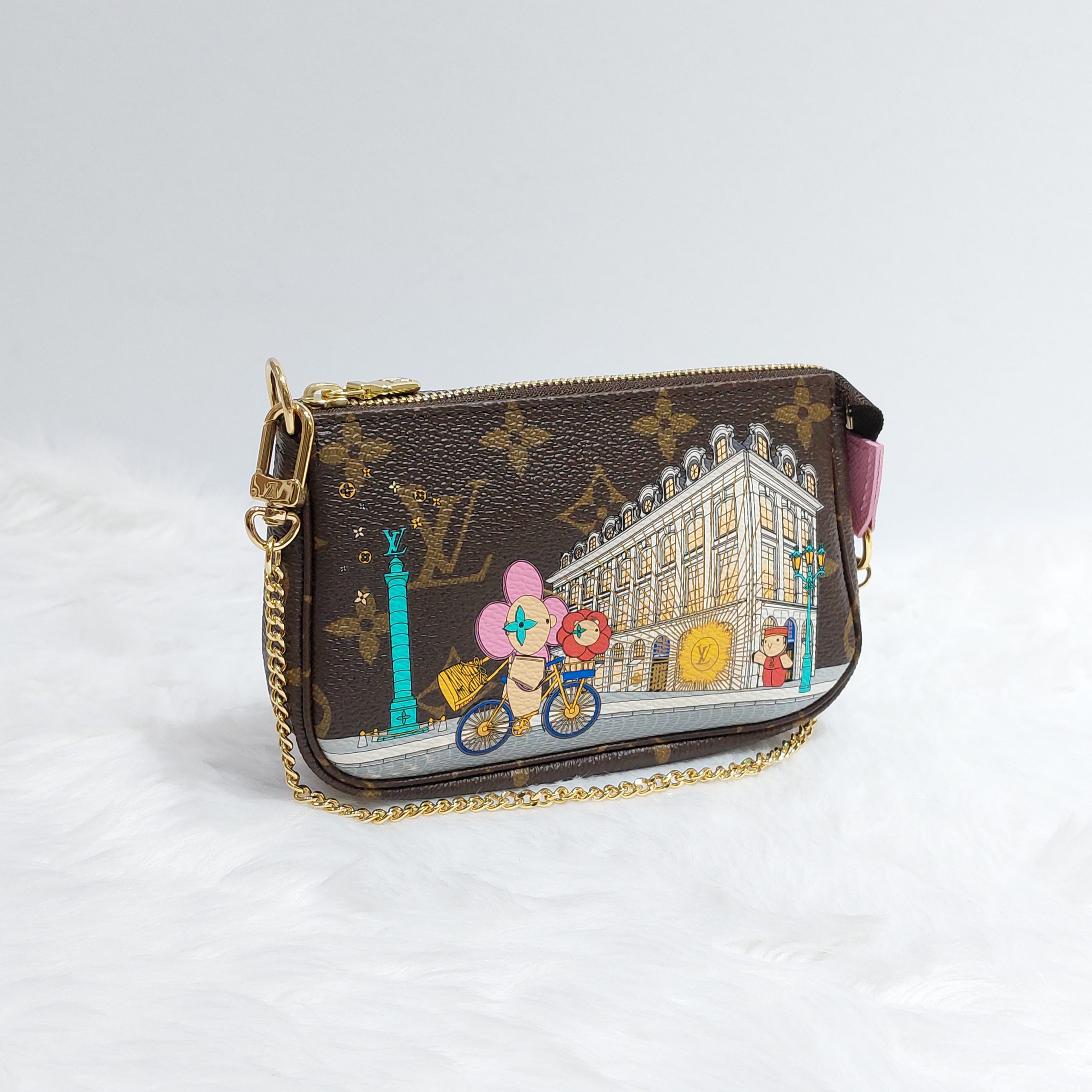 NWT Limited Ed AUTH Louis Vuitton Mini Pochette Accessoires Vivian Paris  SOLDOUT