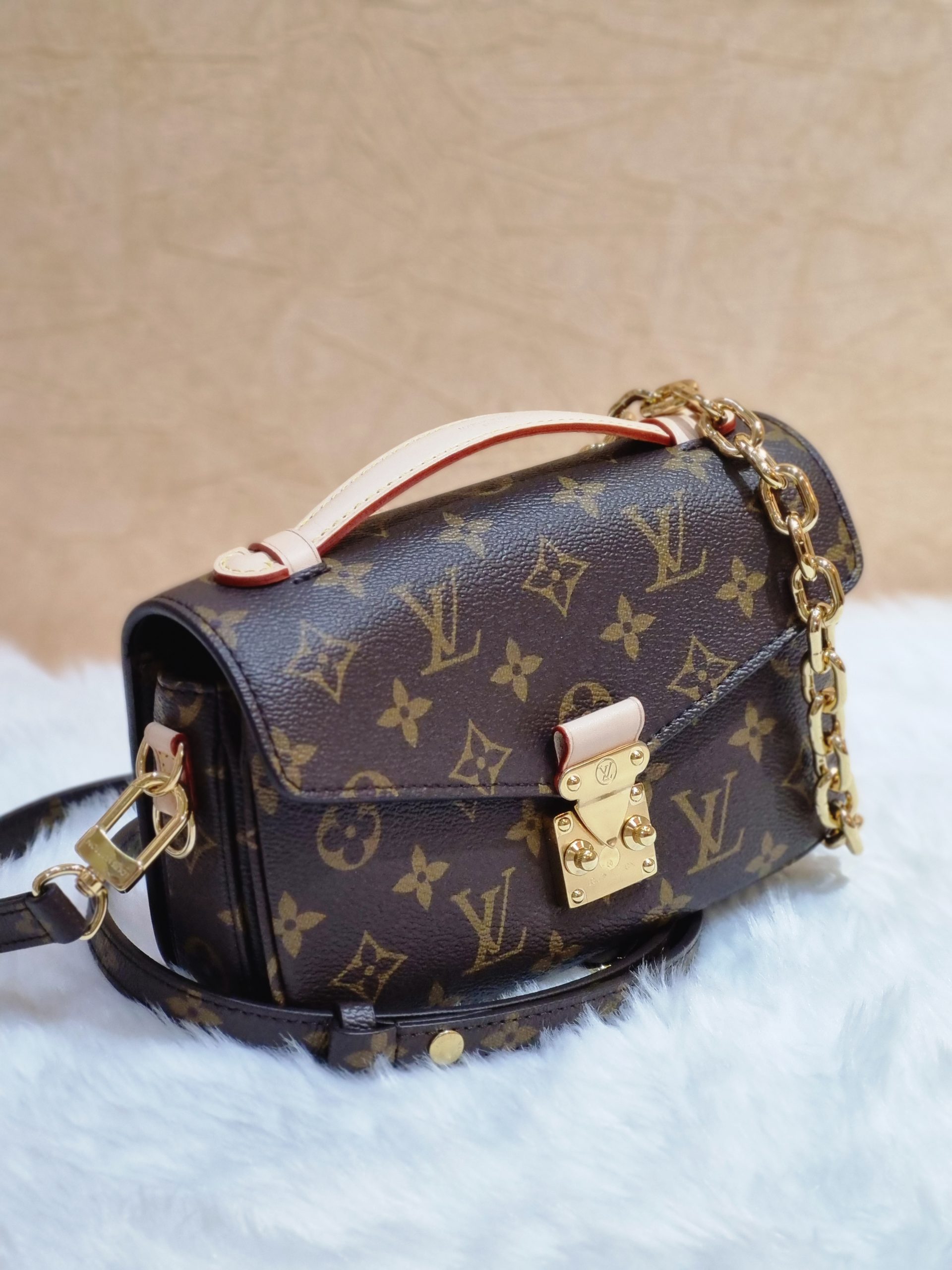 Louis Vuitton Metis East West Pochette Monogram Bag