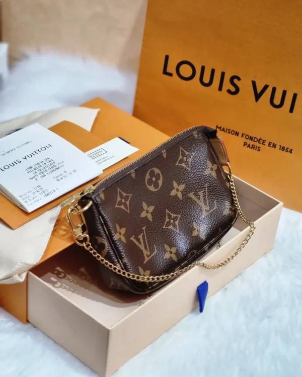 WHAT FITS IN LOUIS VUITTON MINI POCHETTE ACCESSORIES 