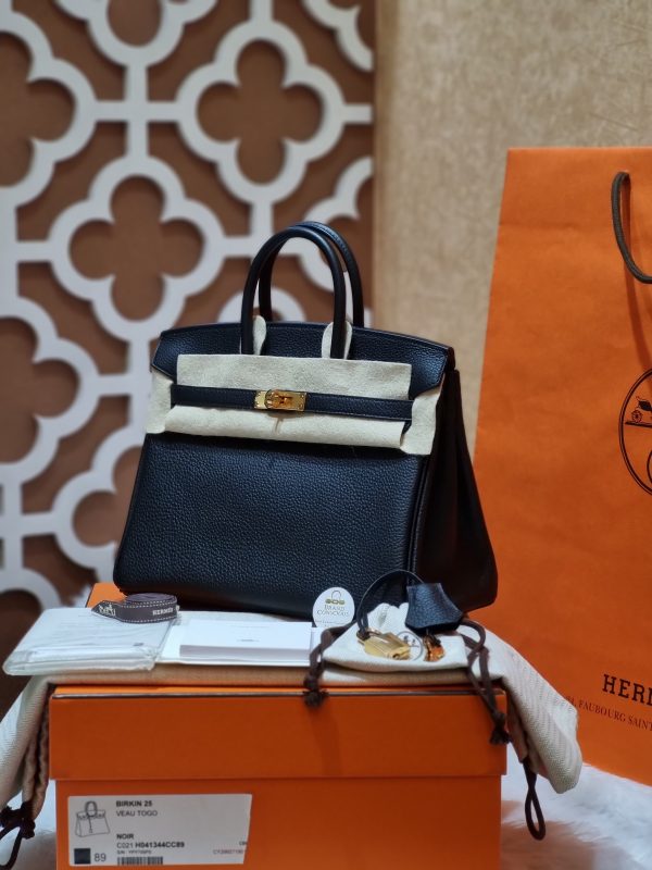 Hermes Birkin 25 Black Bag Gold Hardware Togo Leather For Sale at 1stDibs