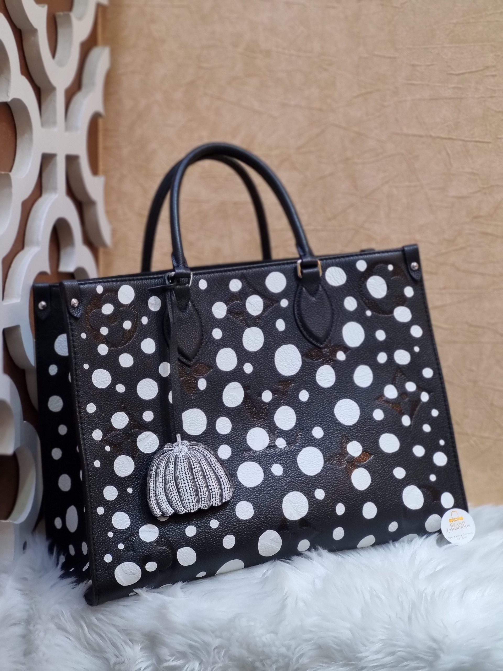 Louis Vuitton x Yayoi Kusama OnTheGo MM Black/White in Grained