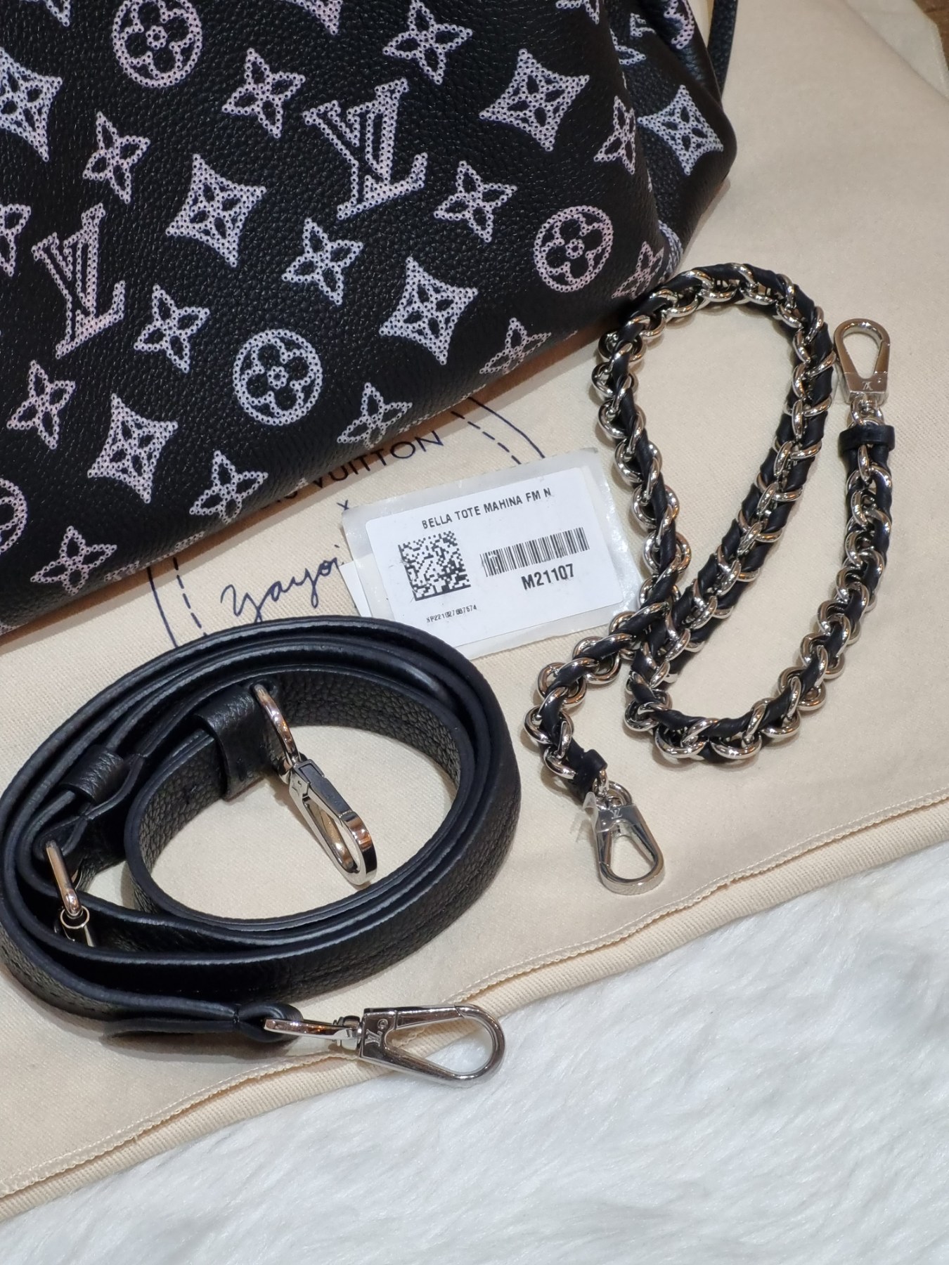 M59201 Louis Vuitton Mahina Calf Bella Tote