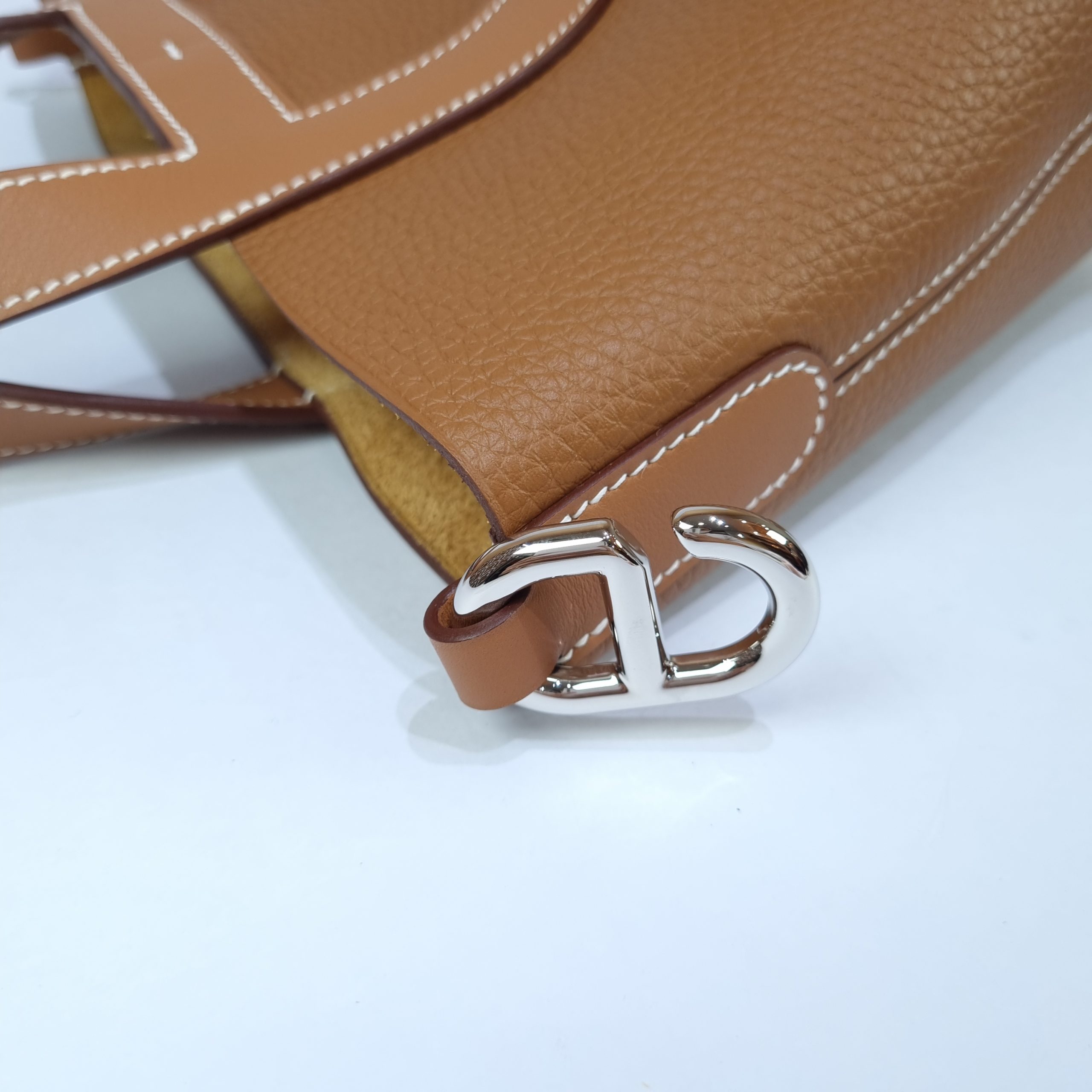 Hermes 18cm Gold Clemence Leather In-The-Loop Bag - Yoogi's Closet