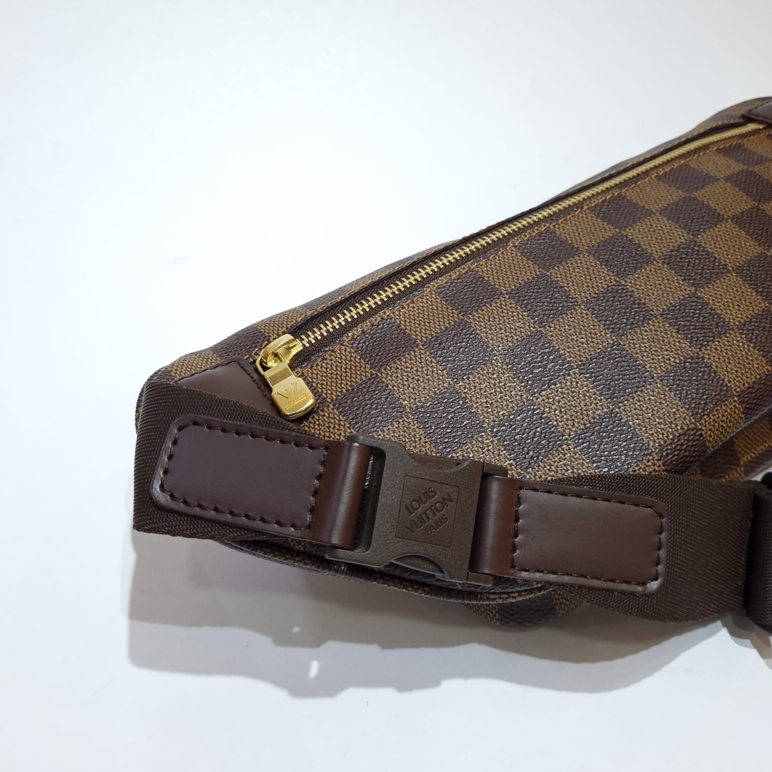 Cloth belt bag Louis Vuitton Brown in Cloth  29908031