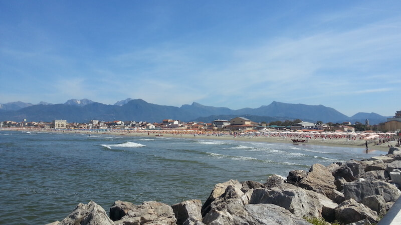 Urlaubsort Viareggio in der Toskana Strand (Bild von reiseknopf)