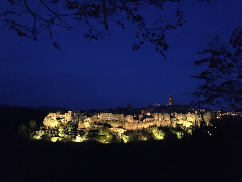 Dort Pitigliano in der Toskana bei Nacht (Bild von reiseknopf)