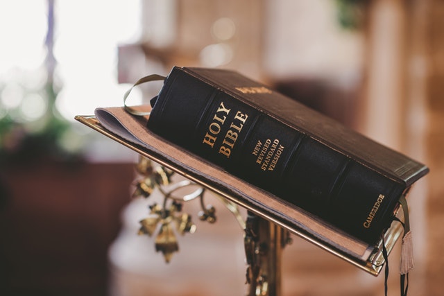bible-blur-christ-372326