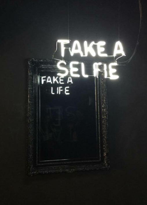 Neon | Neon Type Sign – Camilo Matiz – take a selfie