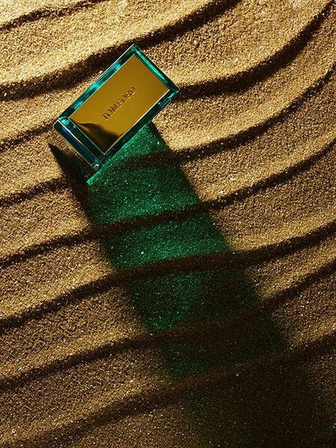 Product Photography Layout Examples – Tom Ford Sand